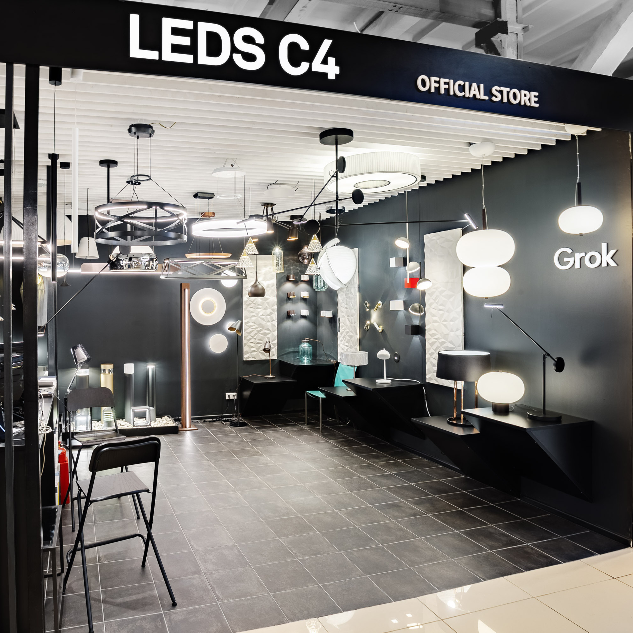 Магазин люстр и светильников испанского бренда. Видеограф Добромыслов