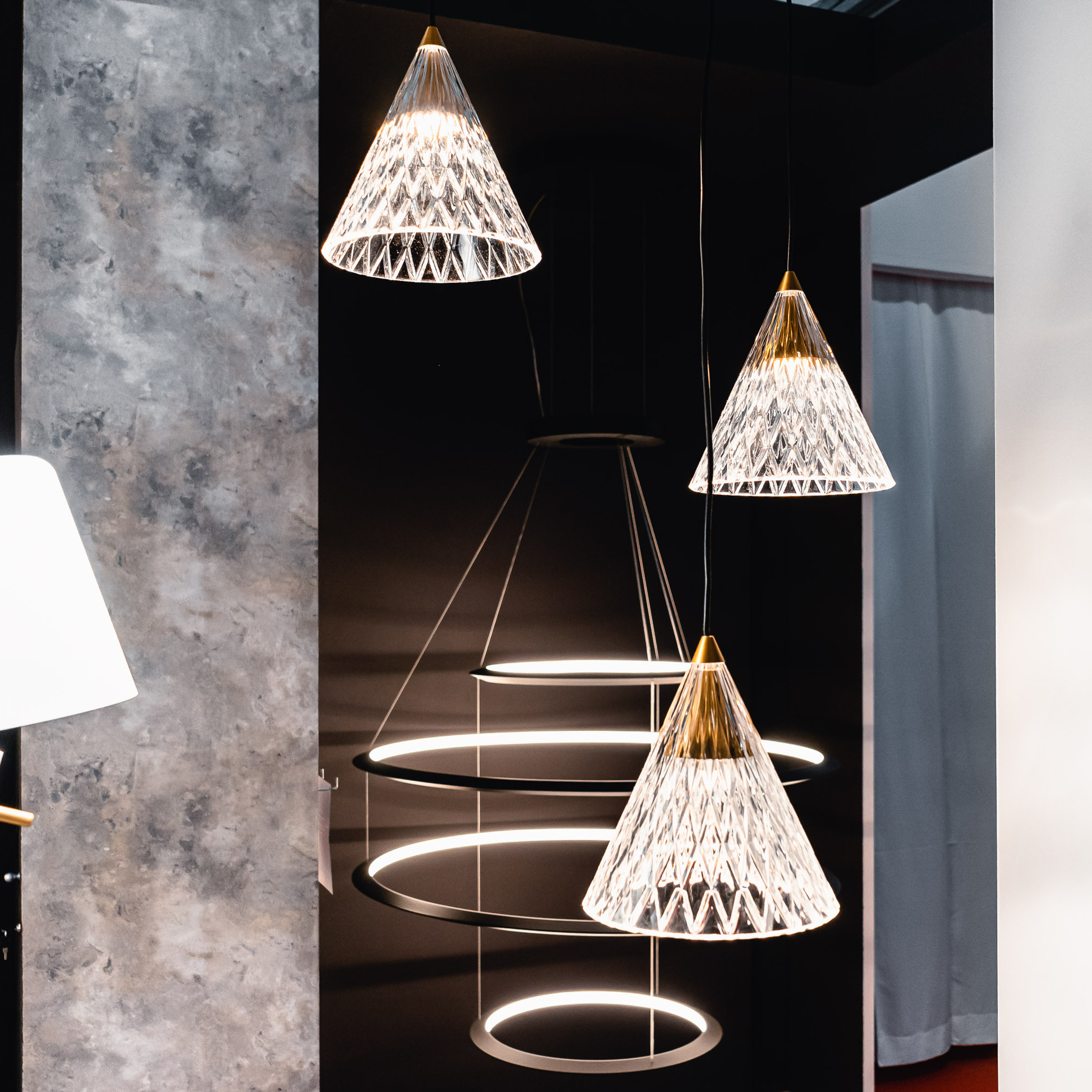 Производство светильников. Видеограф Добромыслов