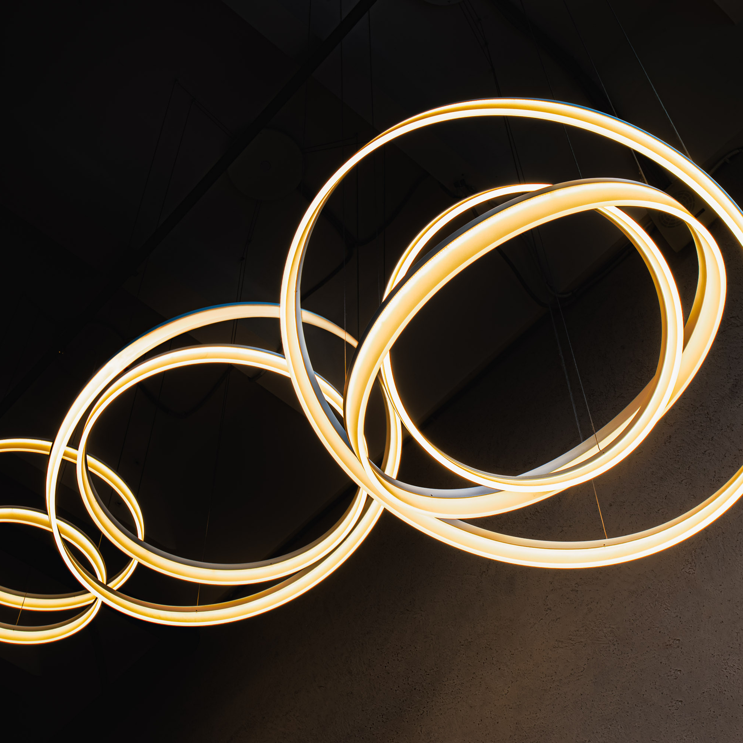 Магазин люстр и светильников испанского бренда. Видеограф Добромыслов