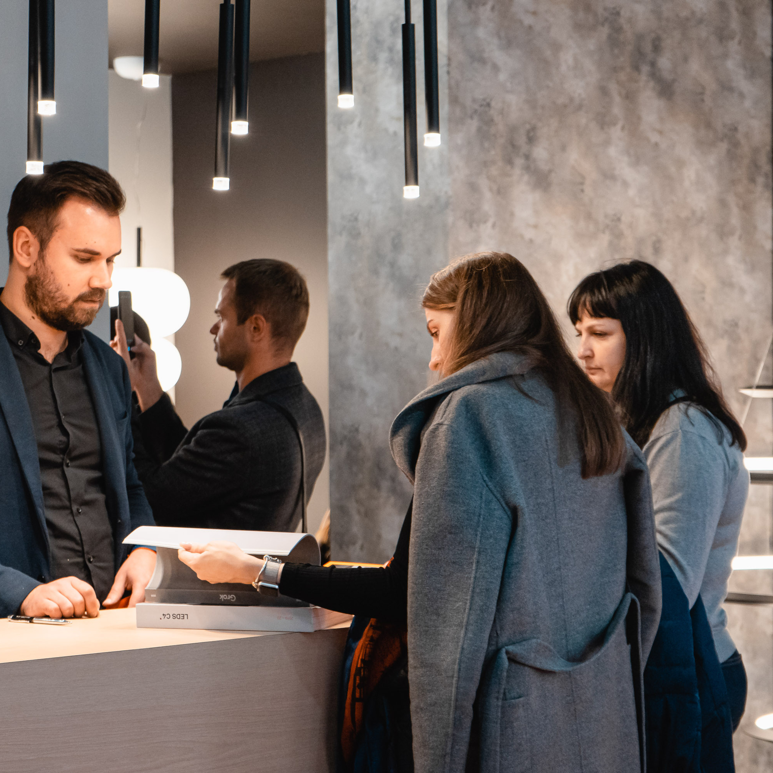 Производство светильников. Видеограф Добромыслов