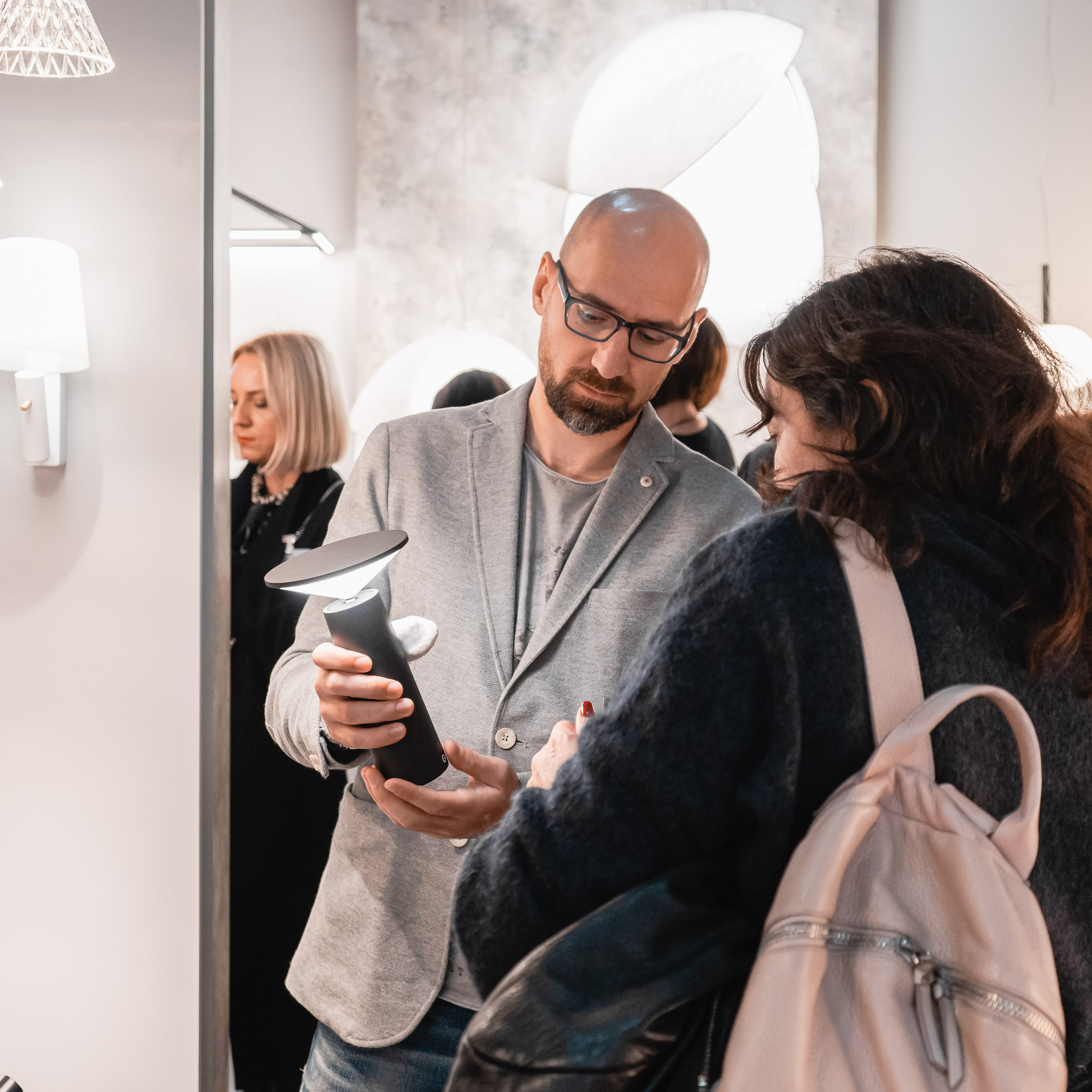 Производство светильников. Видеограф Добромыслов