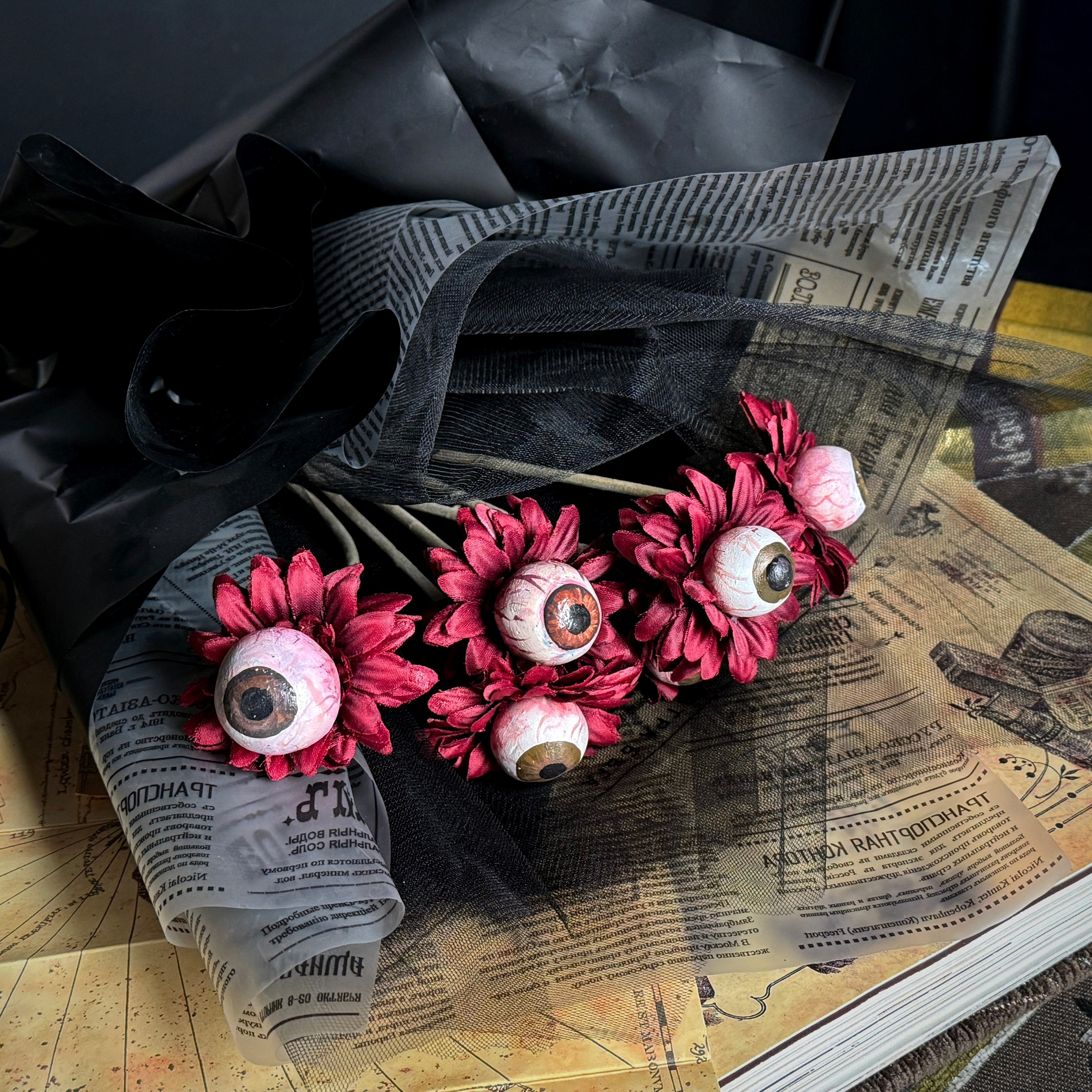 Букет из НЕ анютиных глазок.