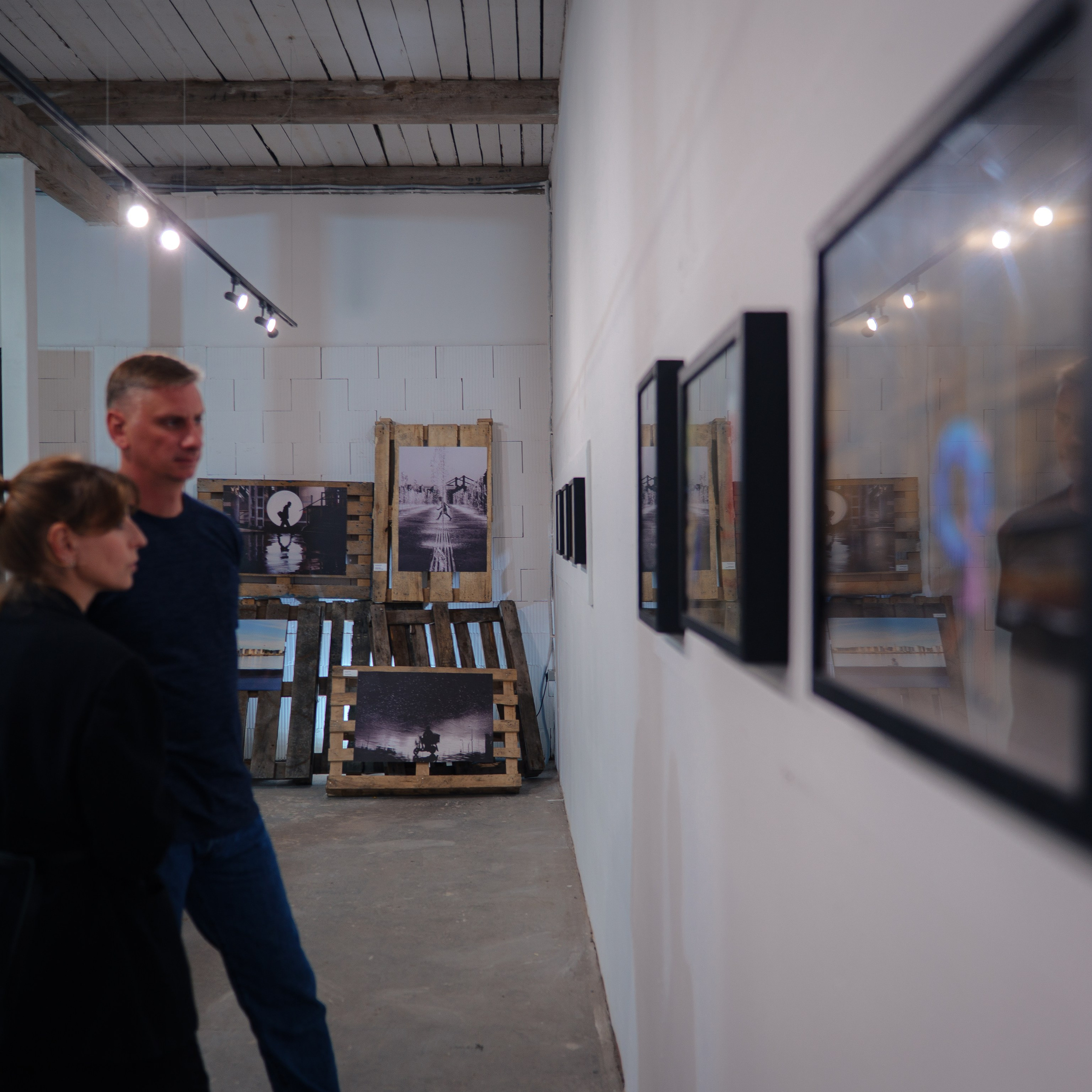 עבודתי בתערוכה “קרוב יותר” בגלריה “בארן” (קלינינגרד). צלם ואמן ילדים ומשפחה