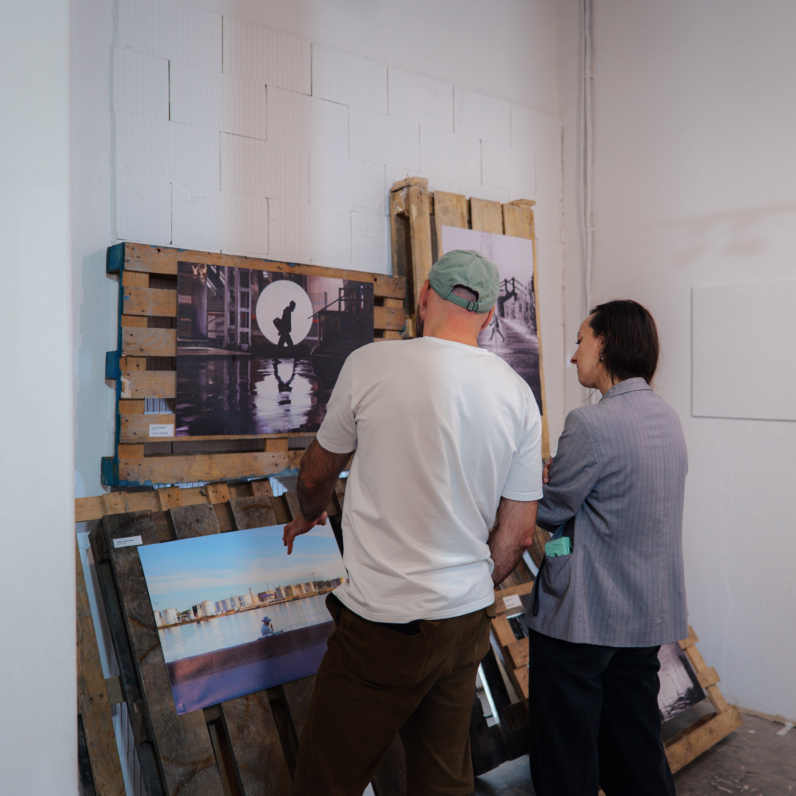 עבודתי בתערוכה “קרוב יותר” בגלריה “בארן” (קלינינגרד). צלם ואמן ילדים ומשפחה