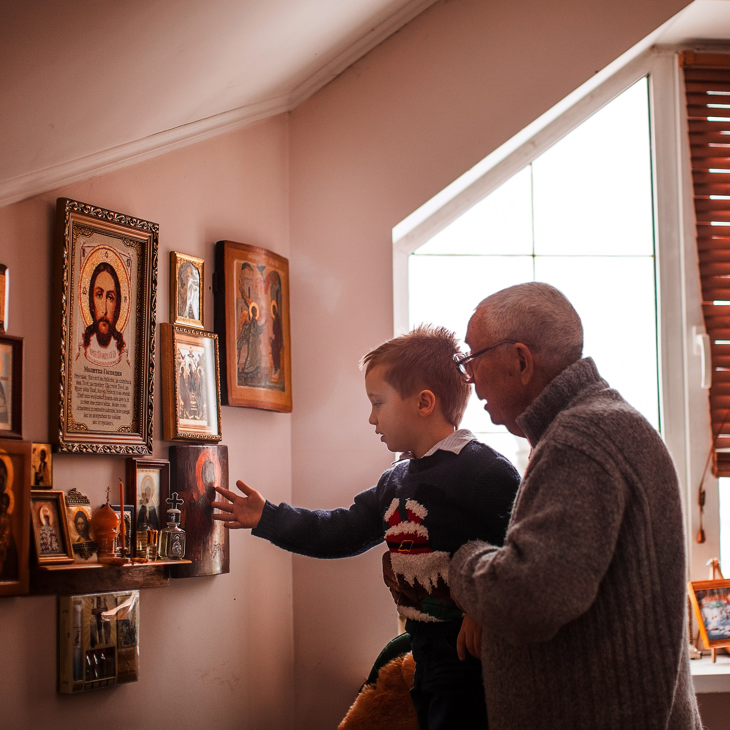 Олег Анофриев с внуком.