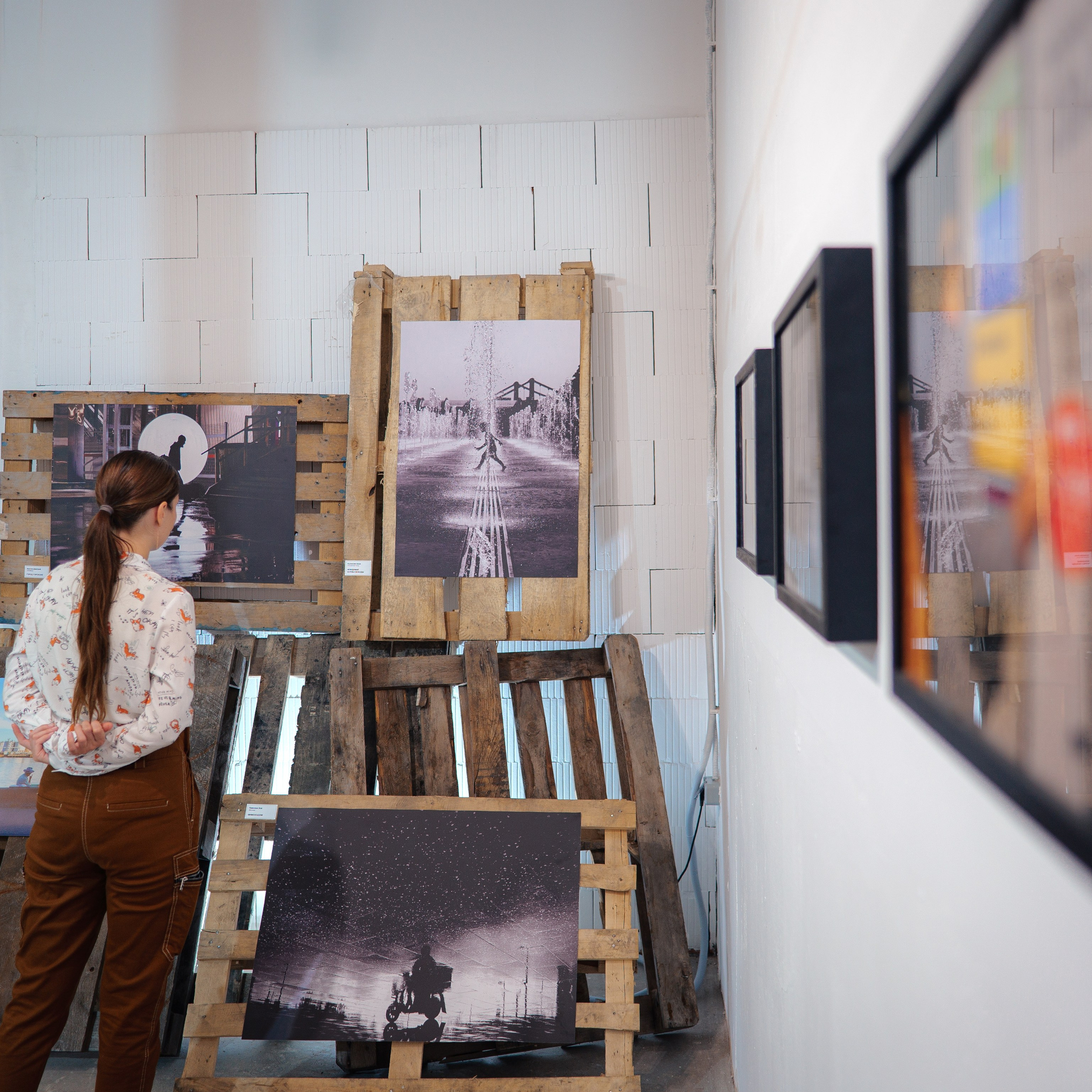 עבודתי בתערוכה “קרוב יותר” בגלריה “בארן” (קלינינגרד). צלם ואמן ילדים ומשפחה