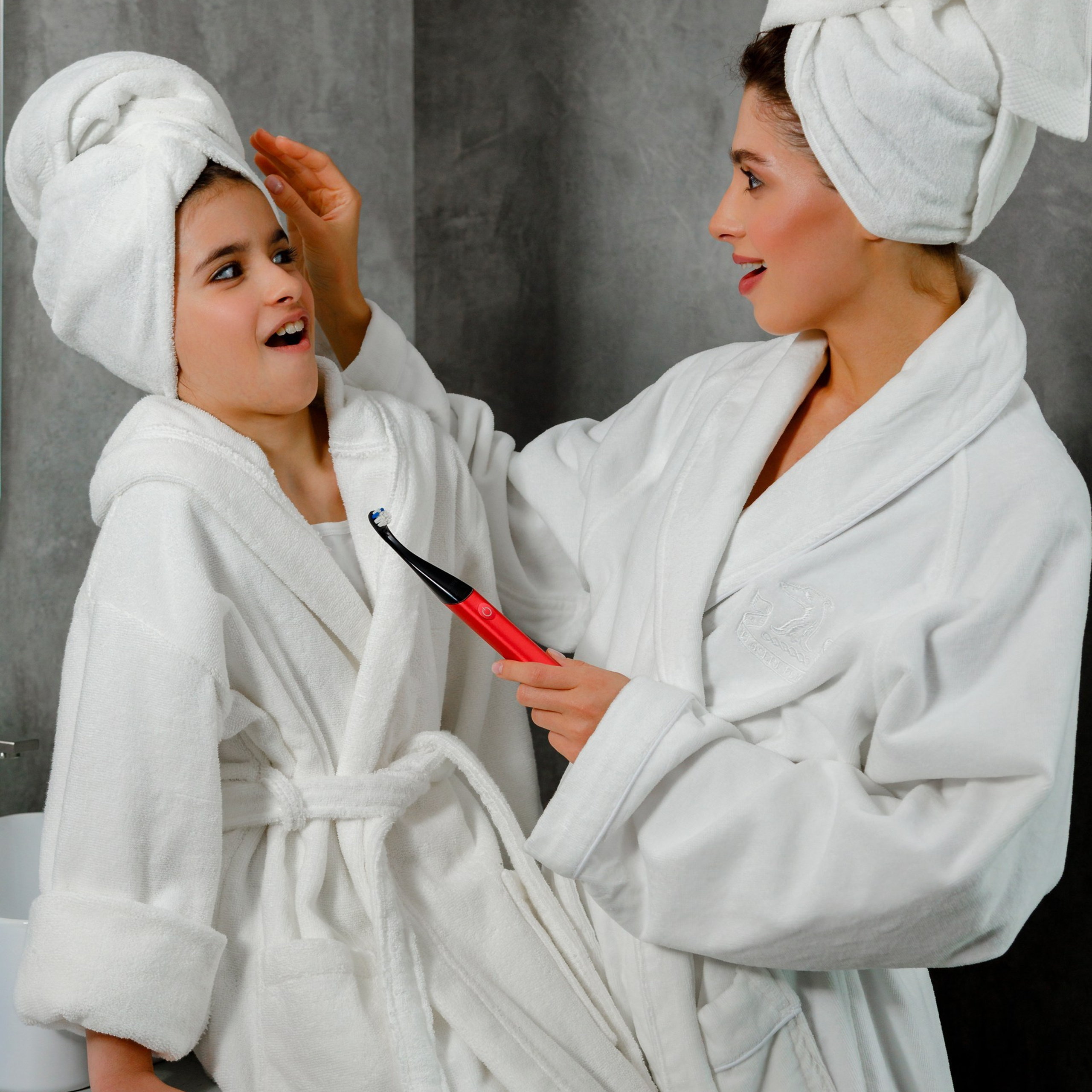 Предметная съемка с моделями. Студия коммерческой съемки ХВОЯ