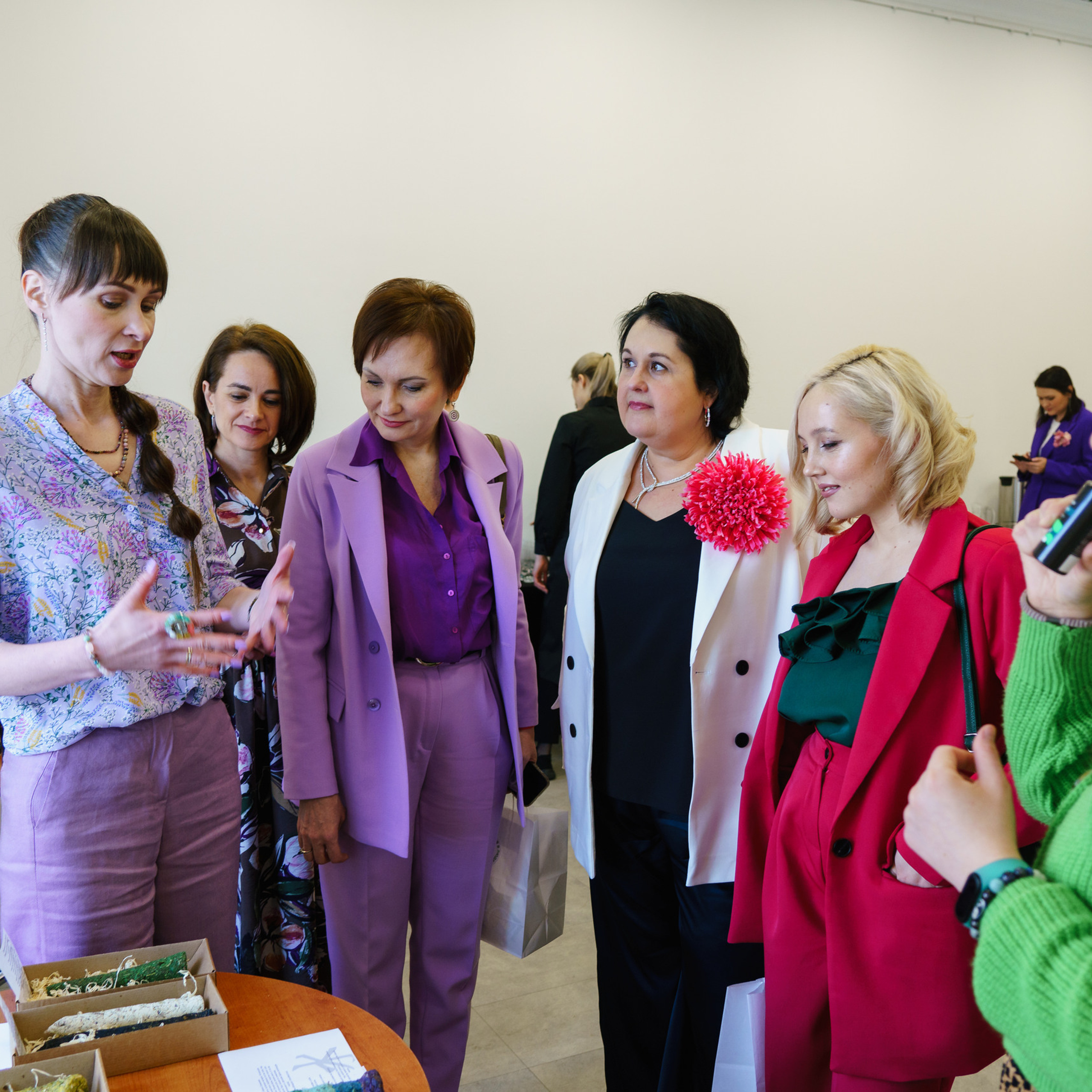 Сообщество Код публичности. Студия коммерческой съемки ХВОЯ