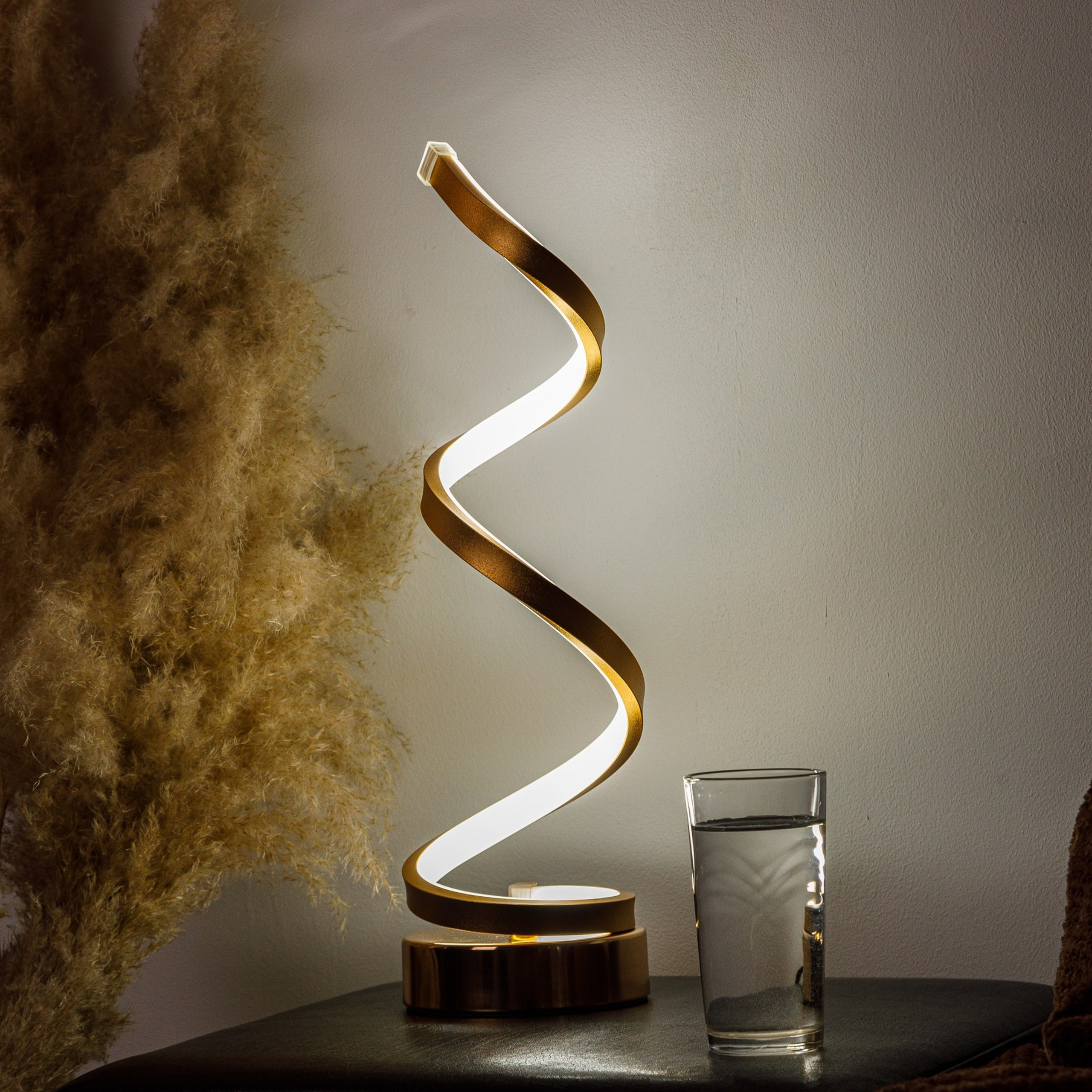 Светильники, подсвечники, свечи. Студия коммерческой съемки ХВОЯ