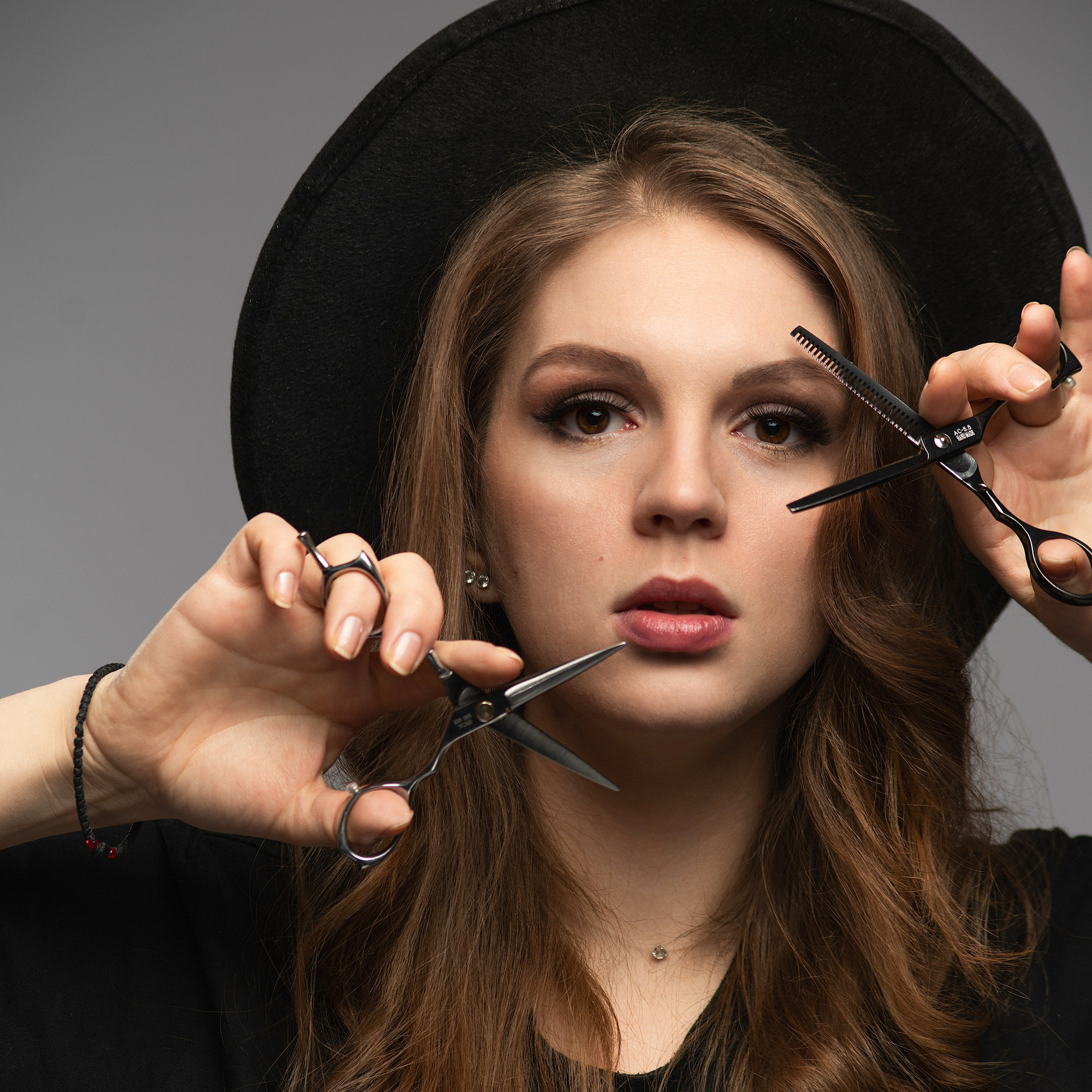 Деловая и индивидуальная фотосессия. Студия коммерческой съемки ХВОЯ