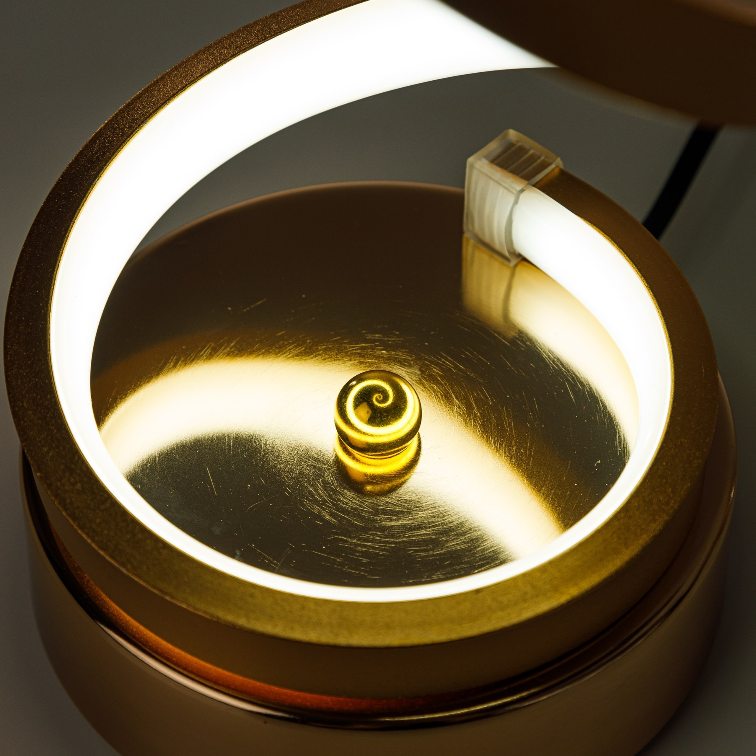 Светильники, подсвечники, свечи. Студия коммерческой съемки ХВОЯ