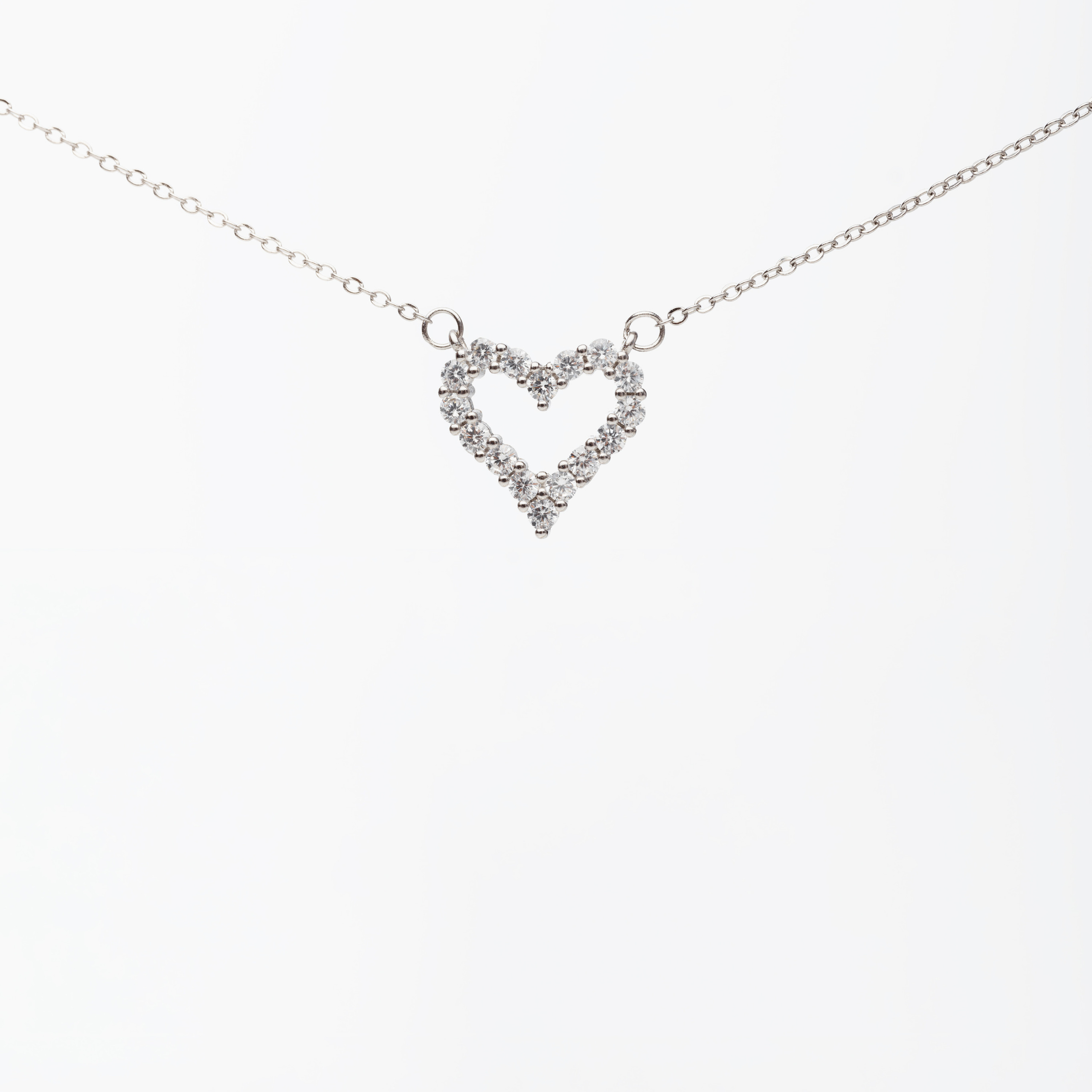 предметная съемка ювелирных изделий с подвешиванием обтравкой и ретушью екатеринбург, березовский, арамиль, реж