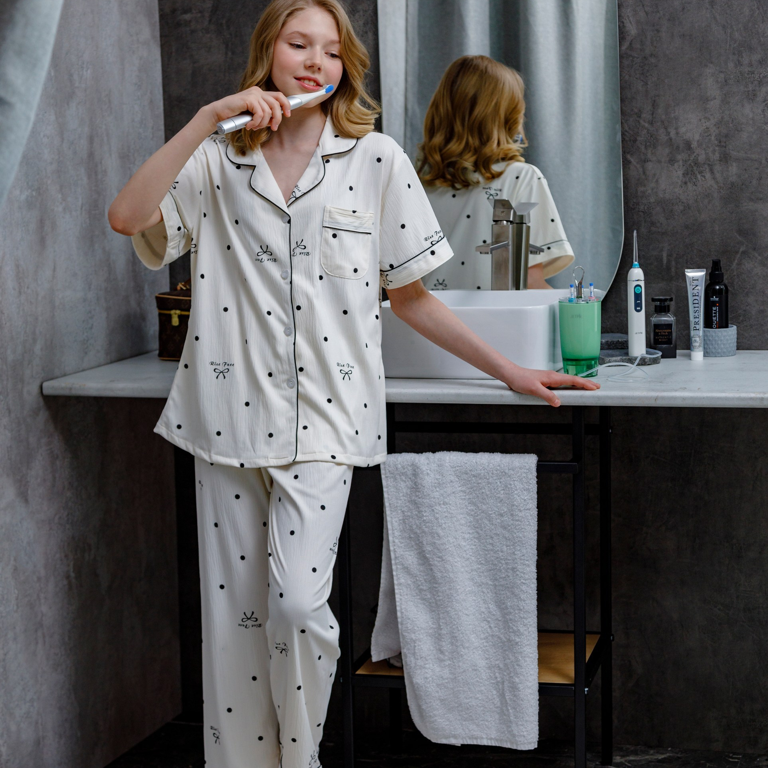 Предметная съемка с моделями. Студия коммерческой съемки ХВОЯ