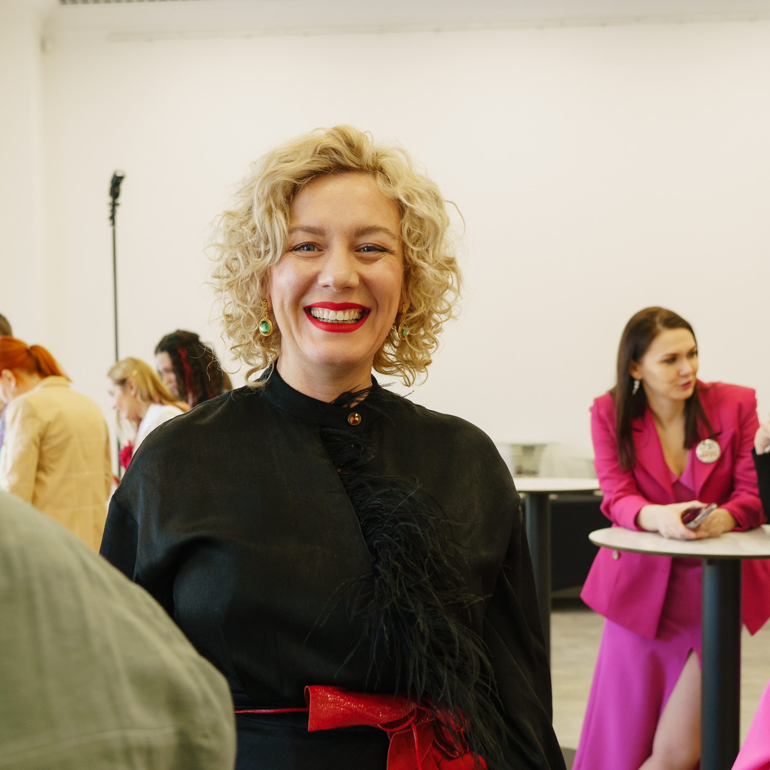 Сообщество Код публичности. Студия коммерческой съемки ХВОЯ