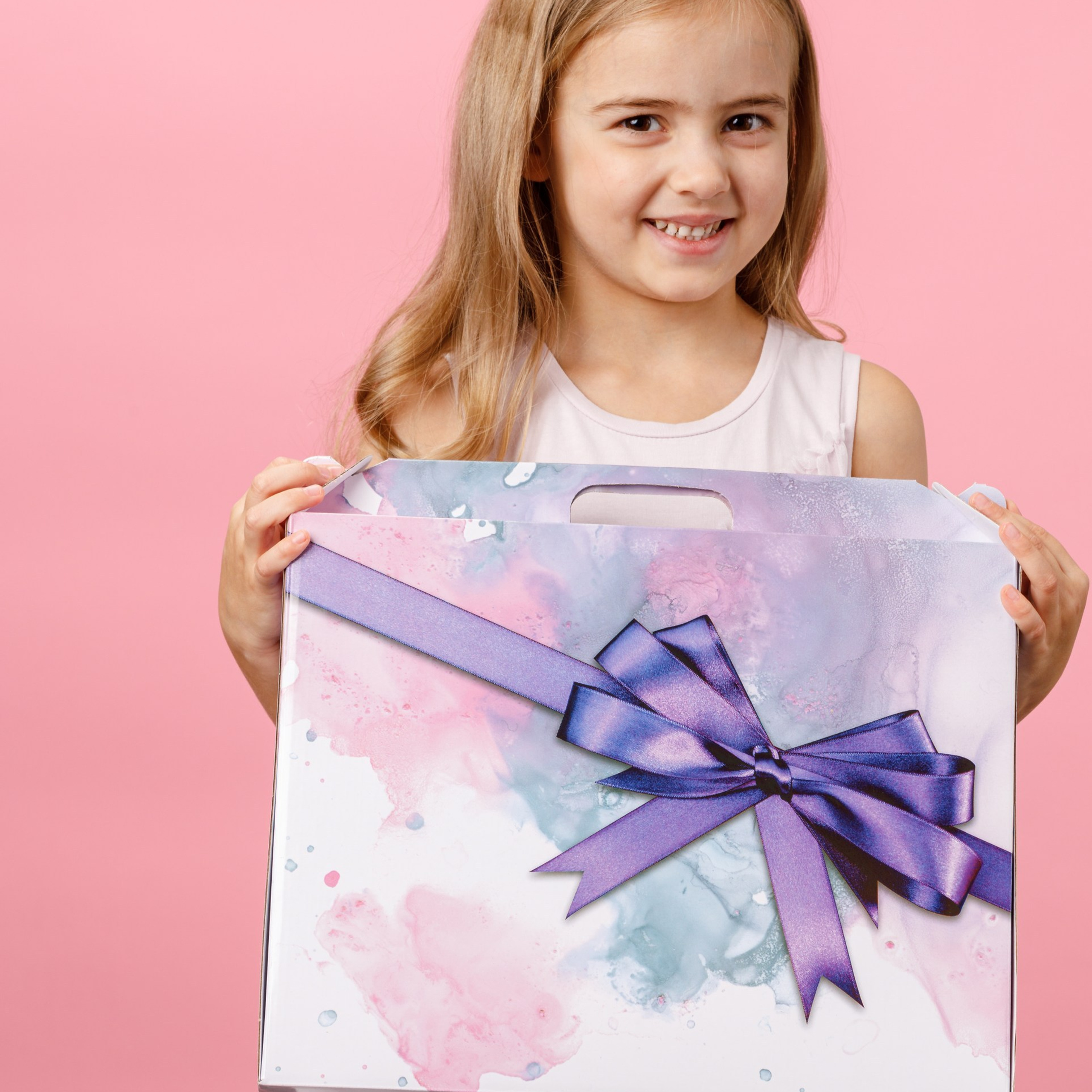 Предметная съемка с моделями. Студия коммерческой съемки ХВОЯ