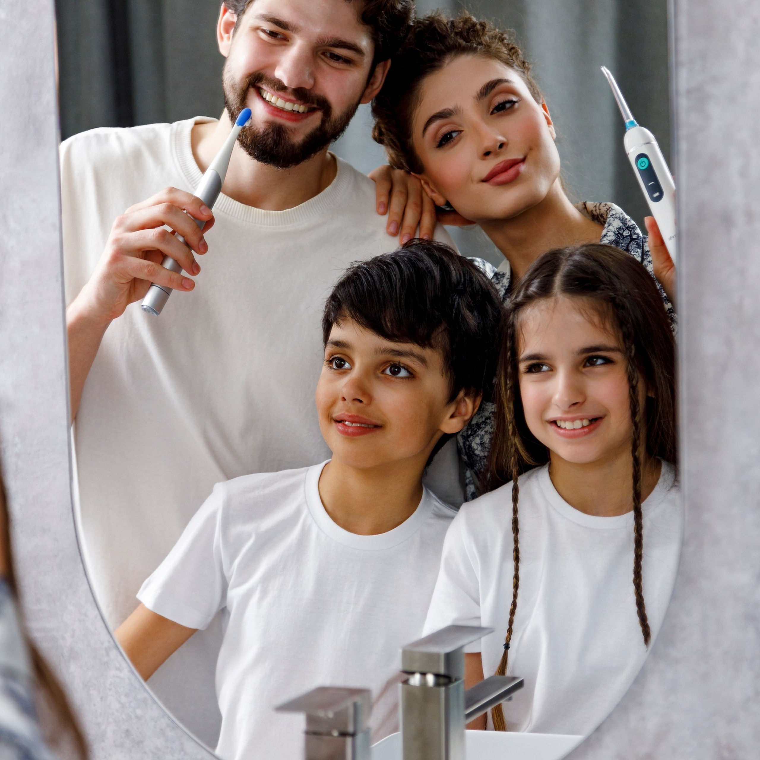 Предметная съемка с моделями. Студия коммерческой съемки ХВОЯ