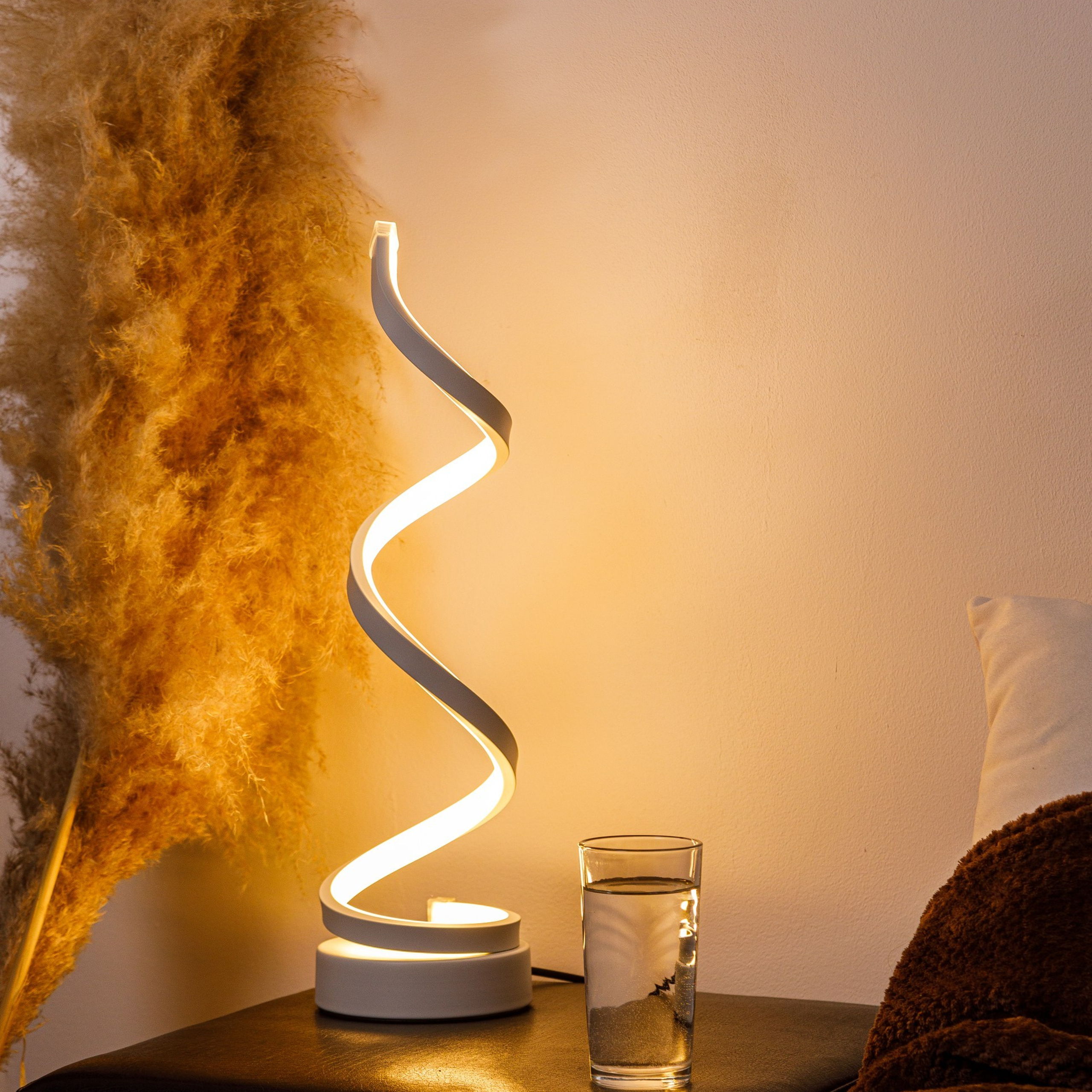 Светильники, подсвечники, свечи. Студия коммерческой съемки ХВОЯ