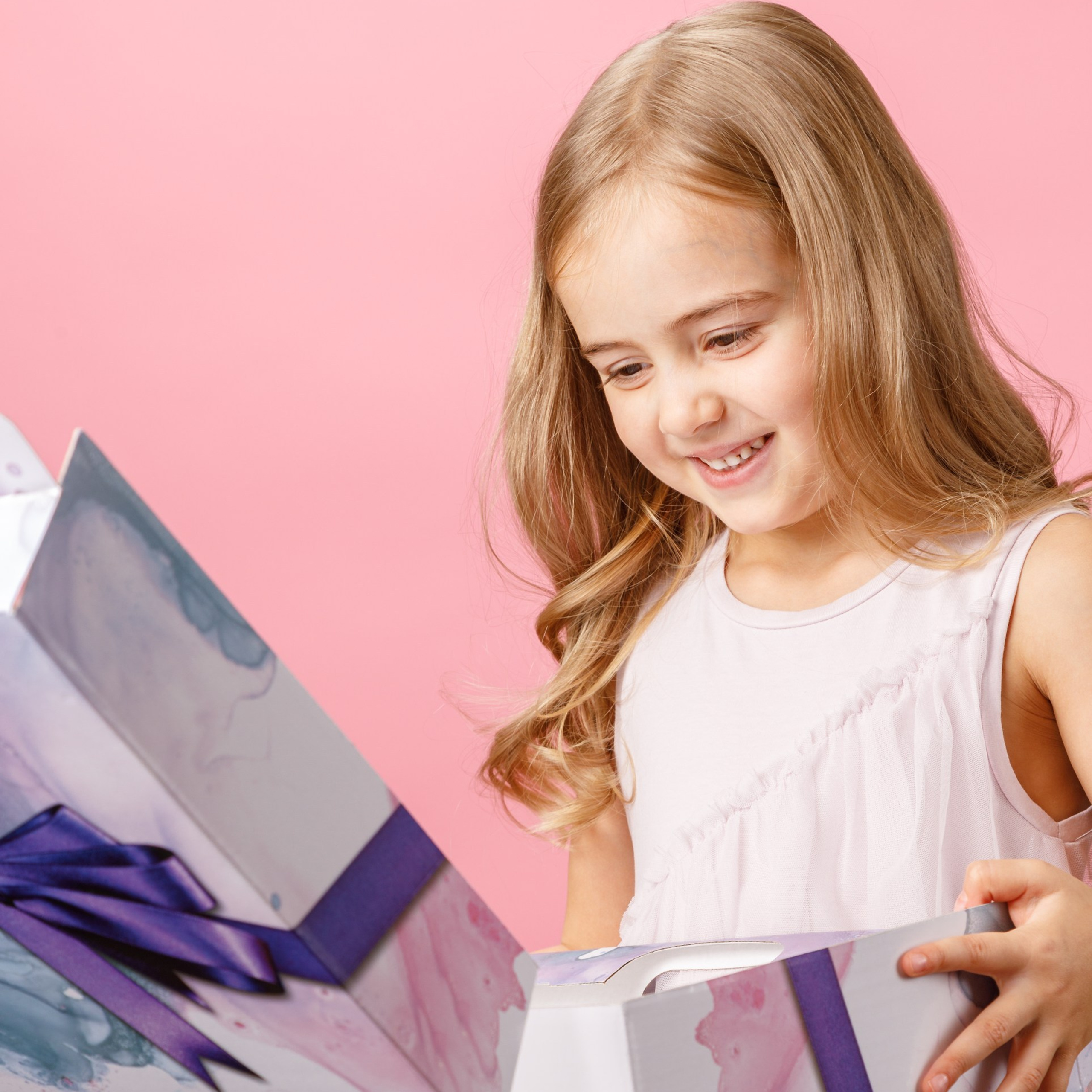 Предметная съемка с моделями. Студия коммерческой съемки ХВОЯ