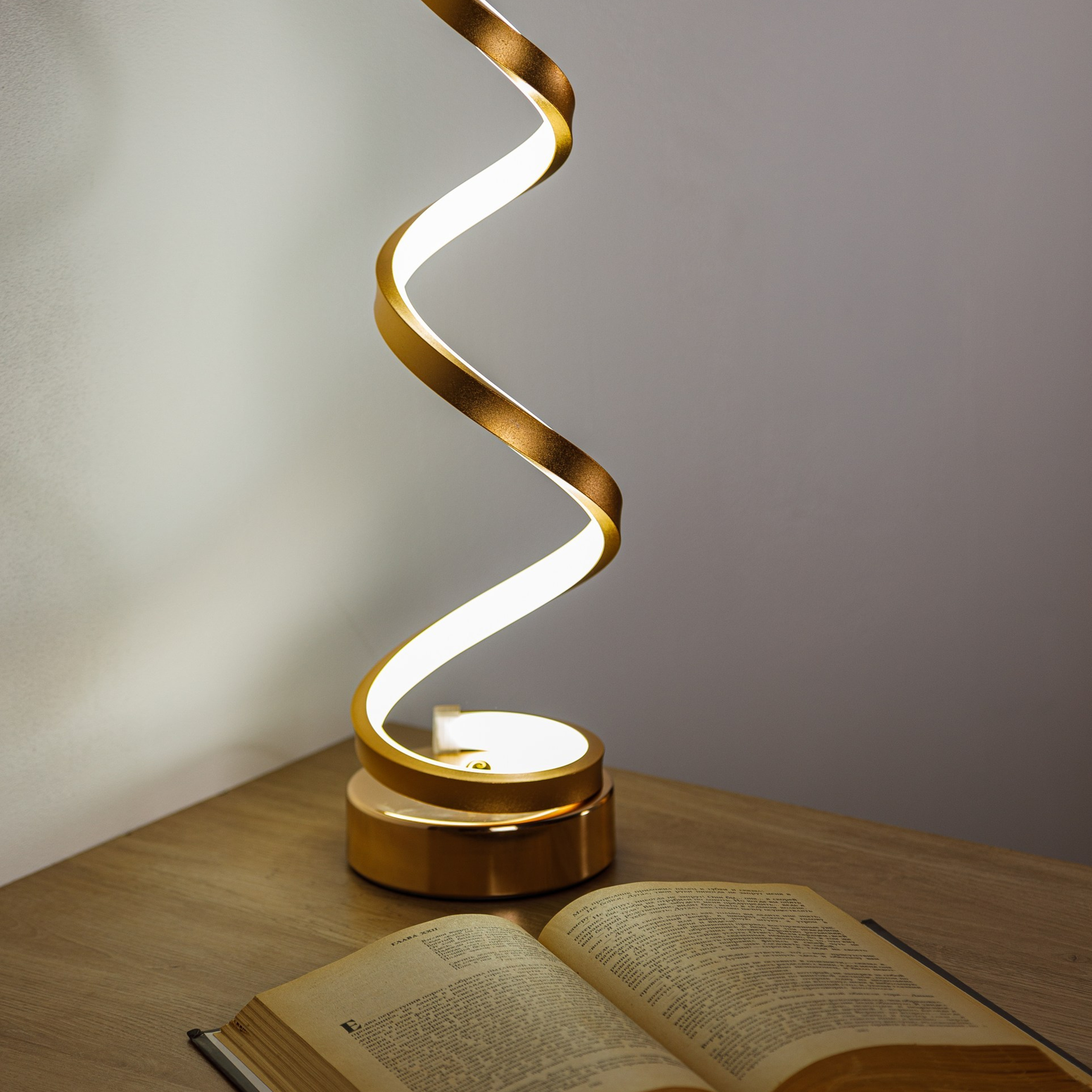 Светильники, подсвечники, свечи. Студия коммерческой съемки ХВОЯ