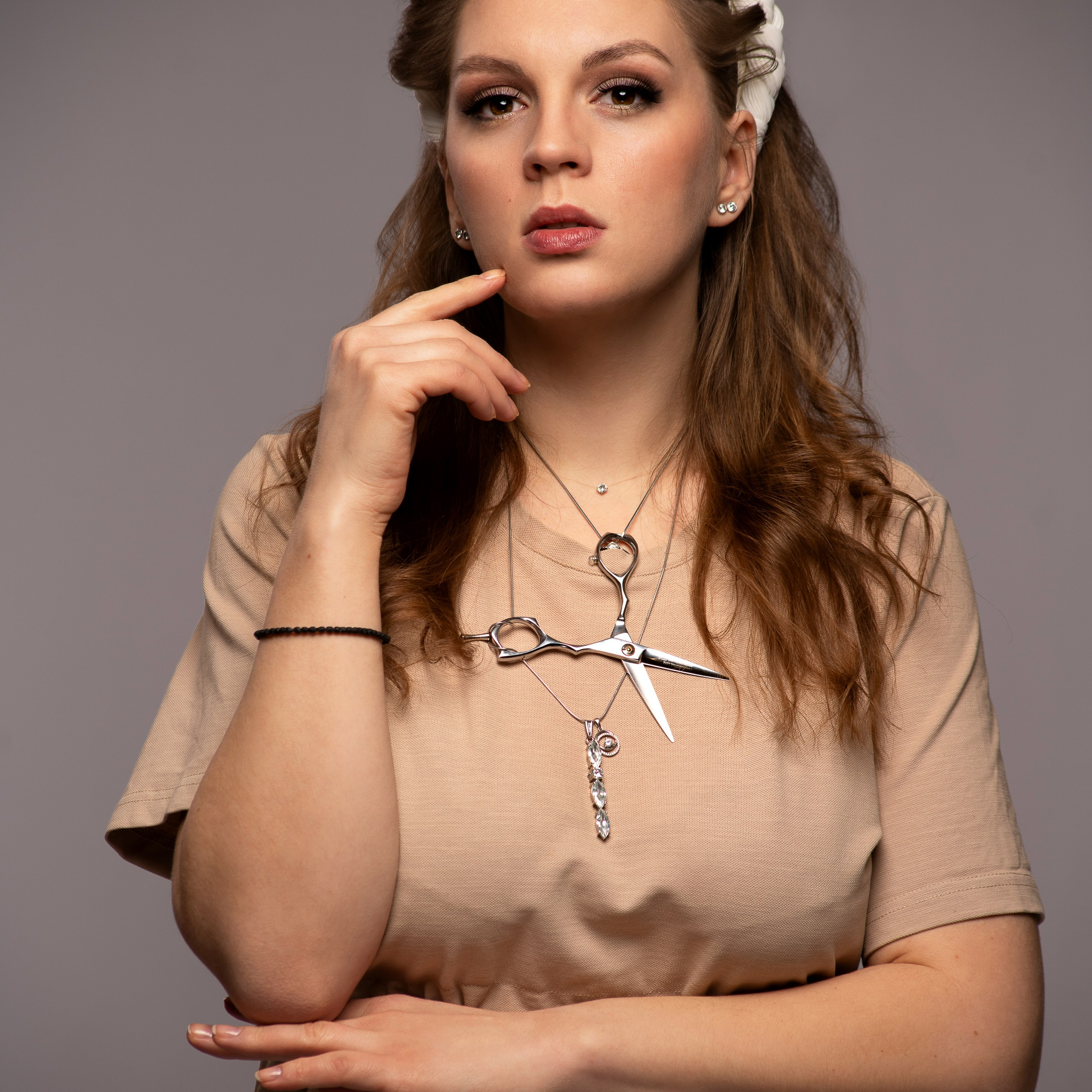 Деловая и индивидуальная фотосессия. Студия коммерческой съемки ХВОЯ