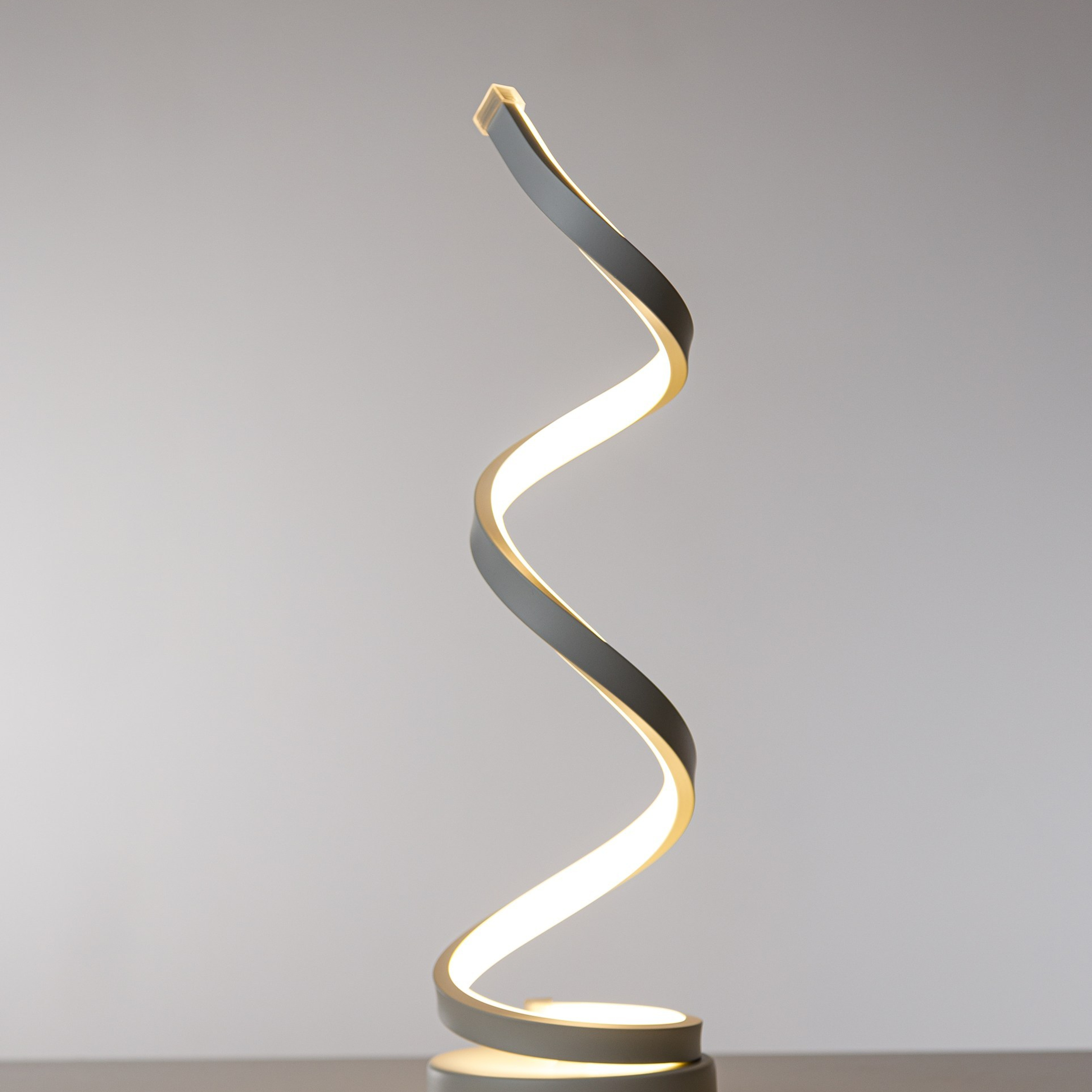 Светильники, подсвечники, свечи. Студия коммерческой съемки ХВОЯ