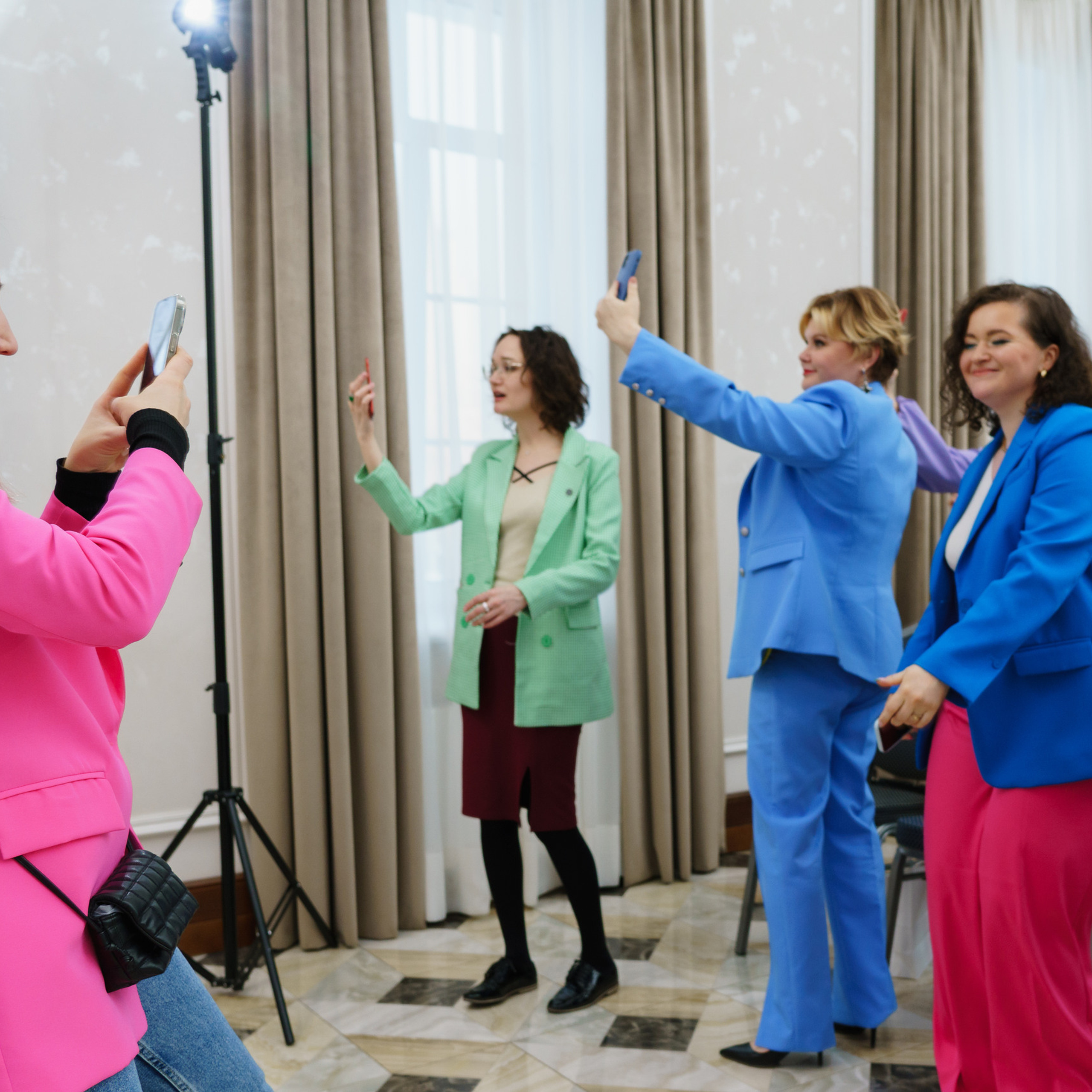 Сообщество Код публичности. Студия коммерческой съемки ХВОЯ