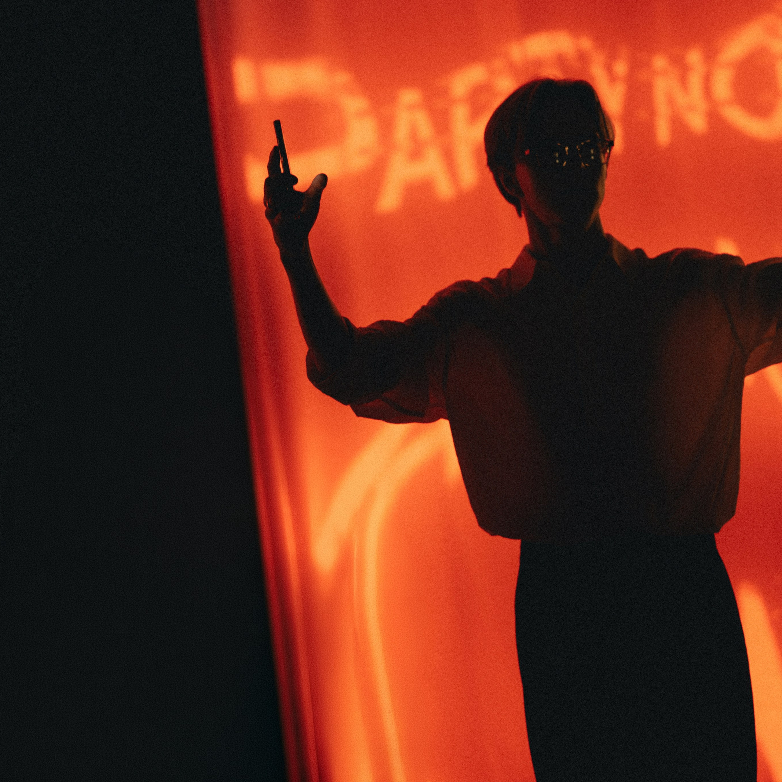 МЭЙК ЛОВ ДОНТ ВОРК