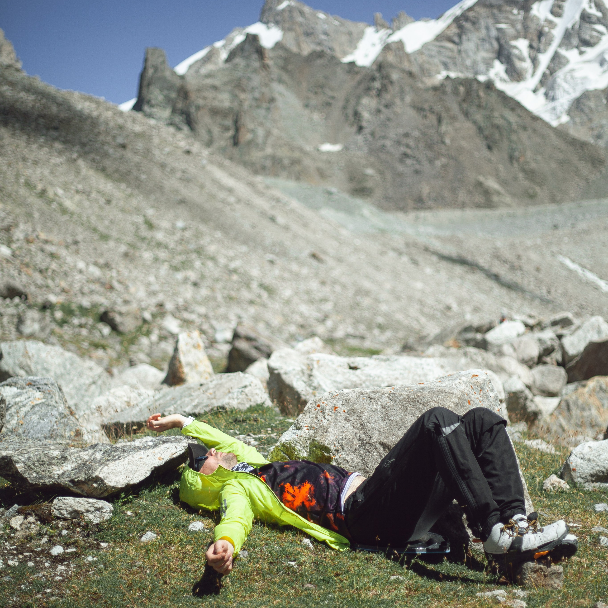 * Акклиматизация в «Адыр-Су».* Восхождение на Эльбрус с юга с опытными гидами.* Качественное снаряжение.* Незабываемые впечатления и потрясающие виды.
