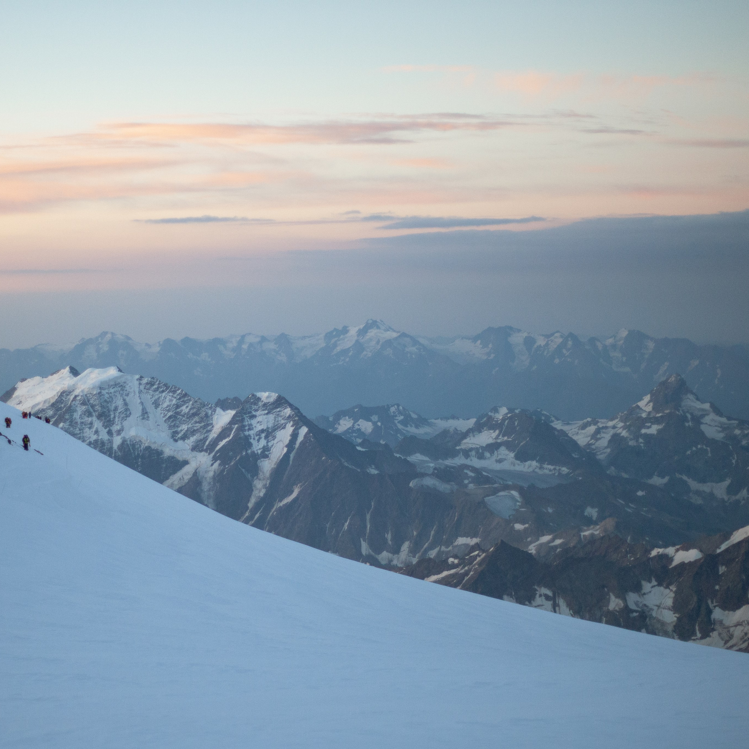 Две вершины Эльбруса. Штурм. Уникальные экспедиции — LUCKY CLAN