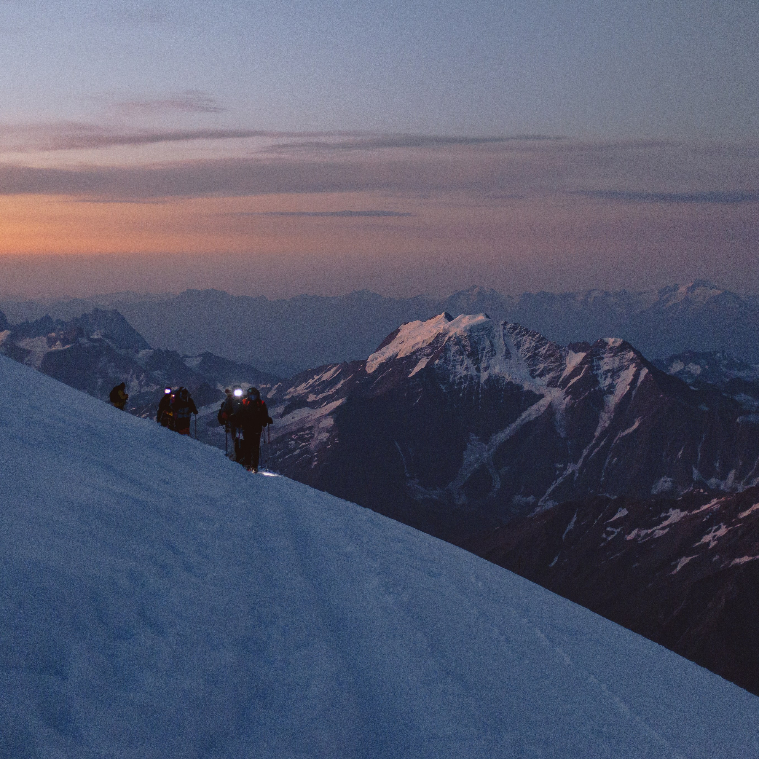 Две вершины Эльбруса. Штурм. Уникальные экспедиции — LUCKY CLAN