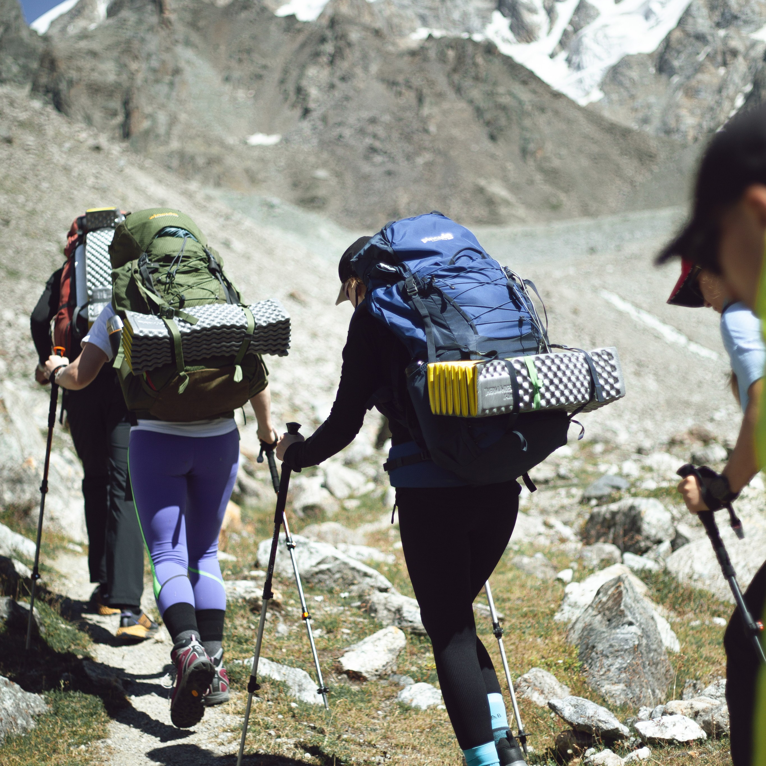 * Акклиматизация в «Адыр-Су».* Восхождение на Эльбрус с юга с опытными гидами.* Качественное снаряжение.* Незабываемые впечатления и потрясающие виды.