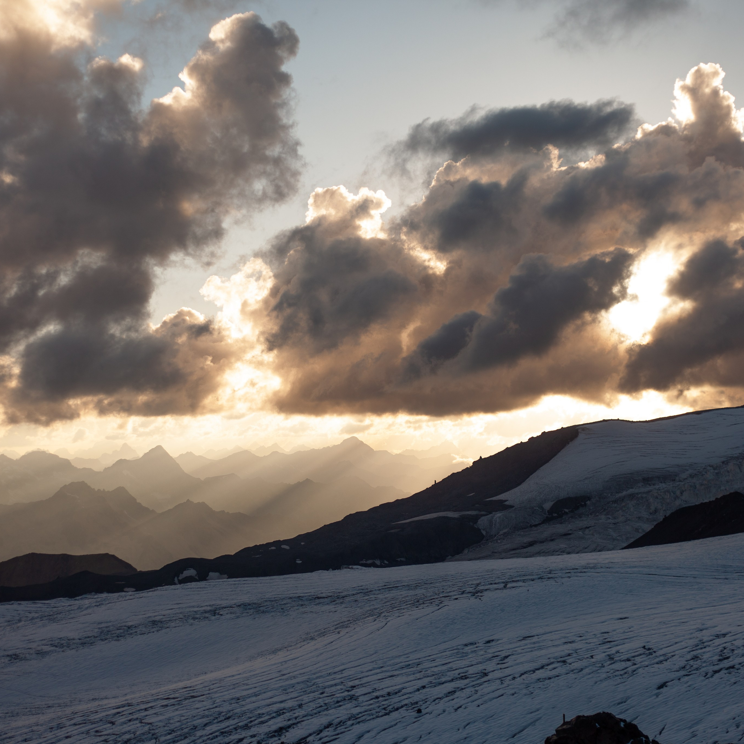 Восхождение на Эльбрус. Август 2024. Уникальные экспедиции — LUCKY CLAN