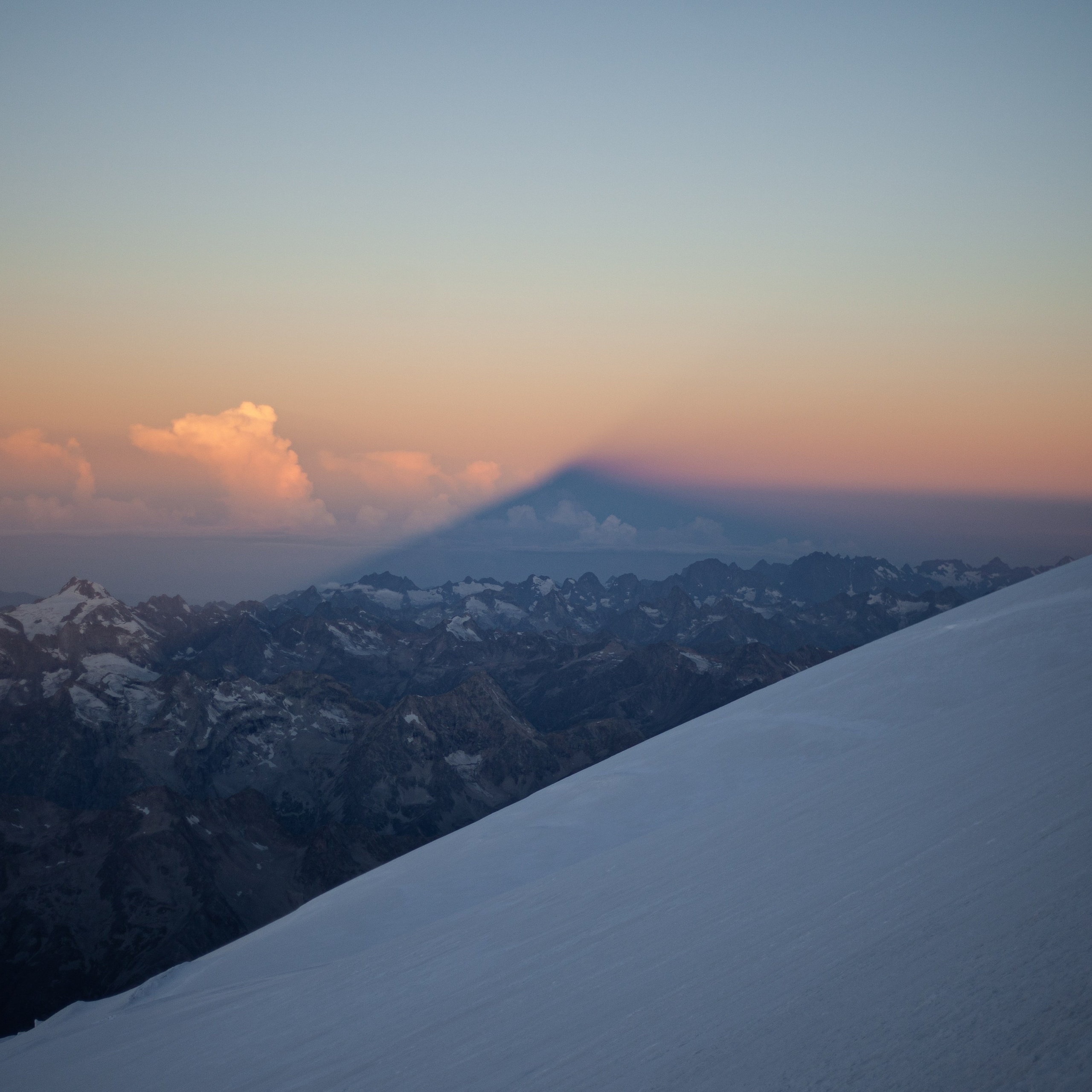 Вершина Эльбруса. Восхождение на Эльбрус. Самая высокая точка Европы 5642