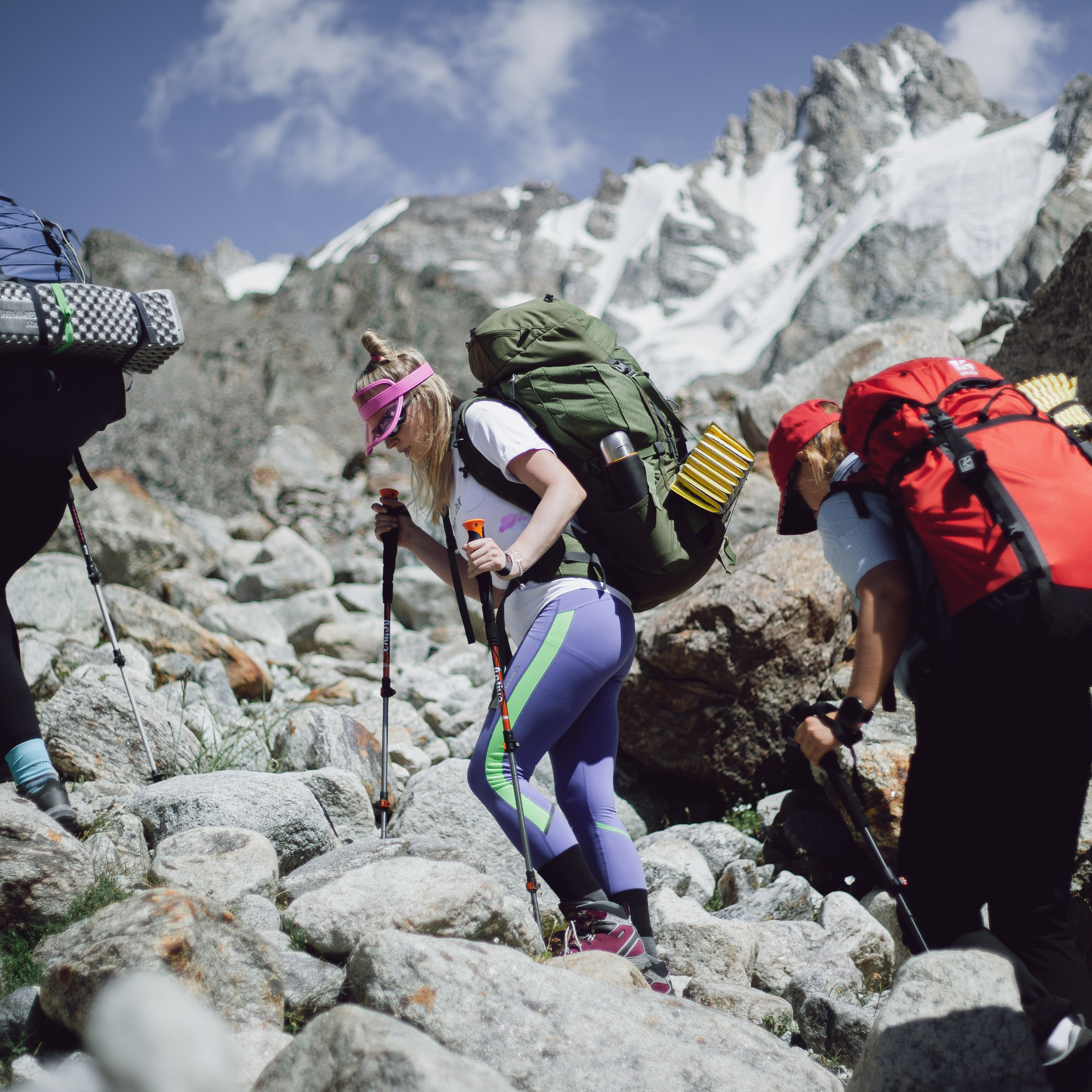 * Акклиматизация в «Адыр-Су».* Восхождение на Эльбрус с юга с опытными гидами.* Качественное снаряжение.* Незабываемые впечатления и потрясающие виды.