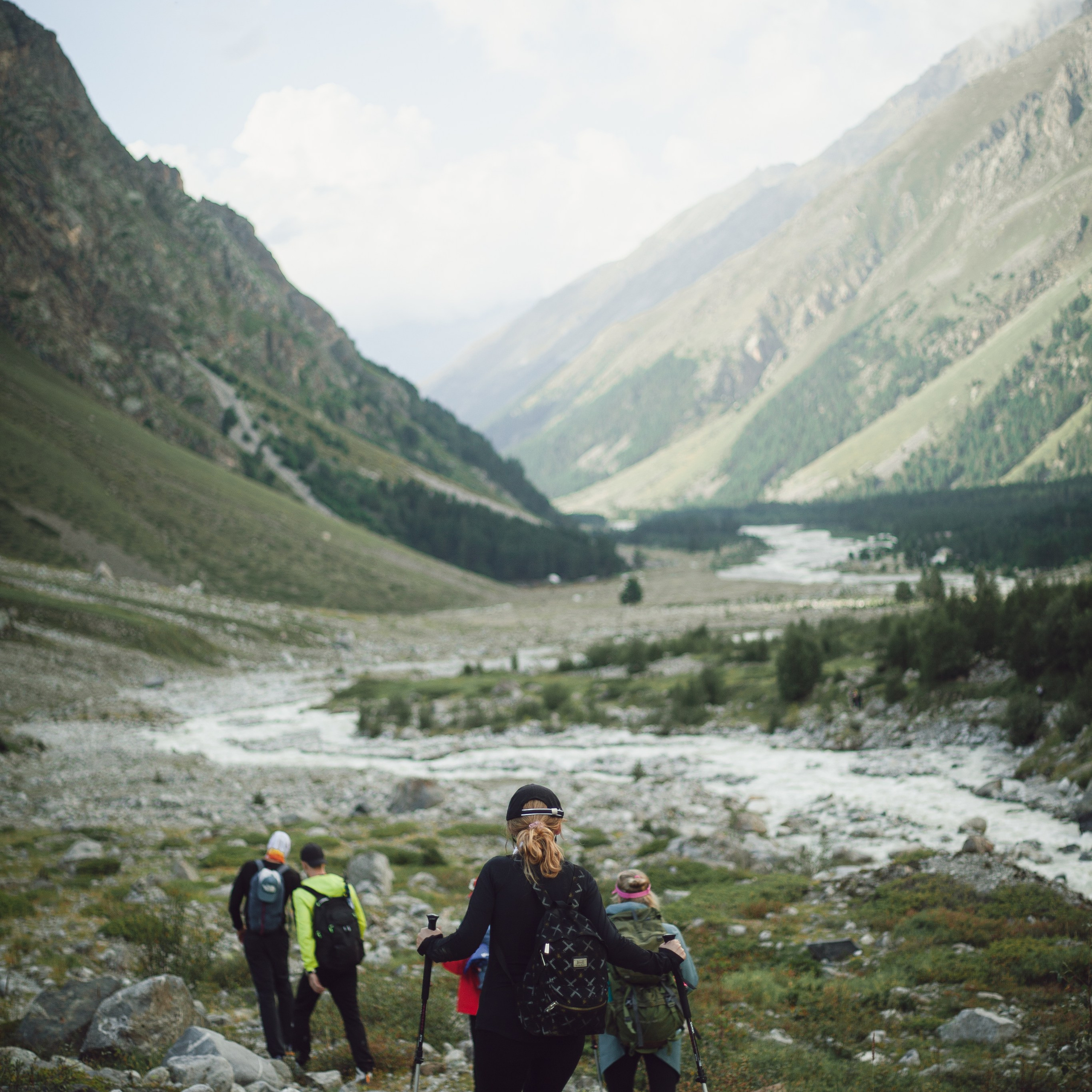 * Акклиматизация в «Адыр-Су».* Восхождение на Эльбрус с юга с опытными гидами.* Качественное снаряжение.* Незабываемые впечатления и потрясающие виды.