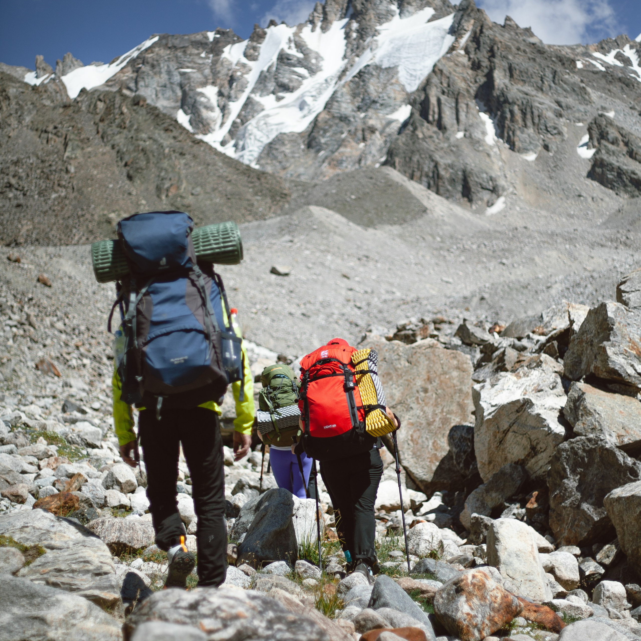 * Акклиматизация в «Адыр-Су».* Восхождение на Эльбрус с юга с опытными гидами.* Качественное снаряжение.* Незабываемые впечатления и потрясающие виды.