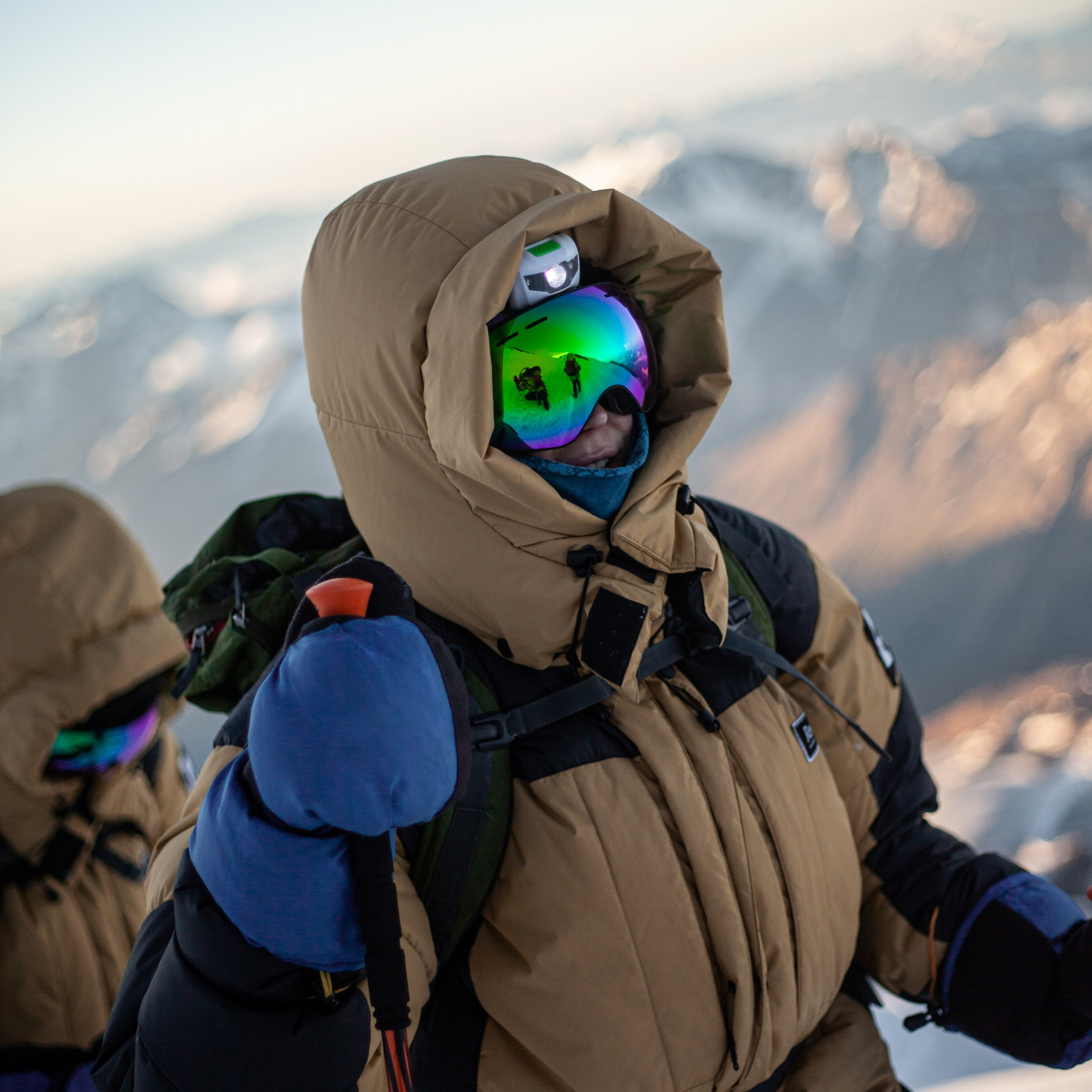 Вершина Эльбруса. Восхождение на Эльбрус. Самая высокая точка Европы 5642. Альпинист. Кавказ