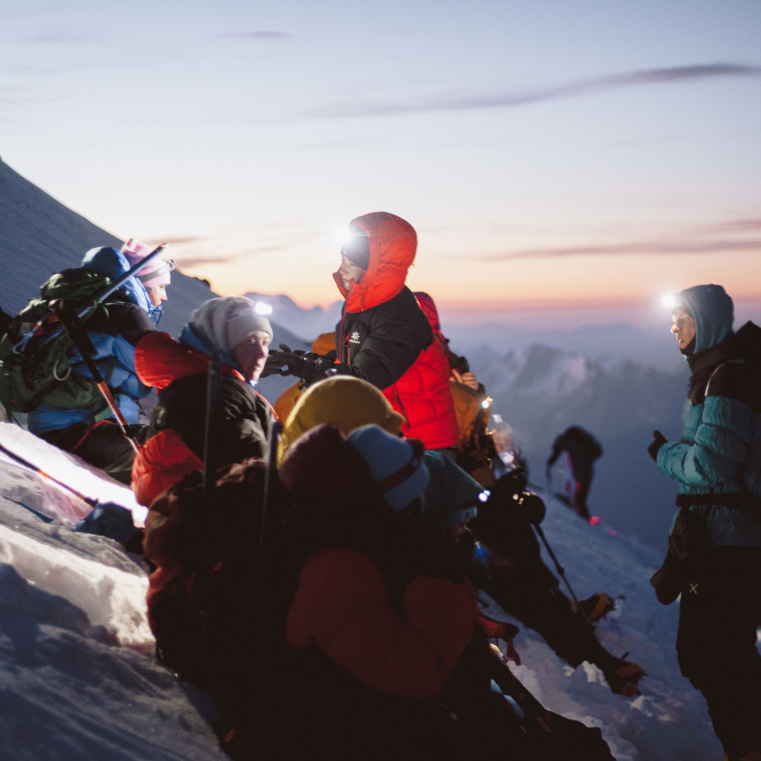 Две вершины Эльбруса. Штурм. Уникальные экспедиции — LUCKY CLAN