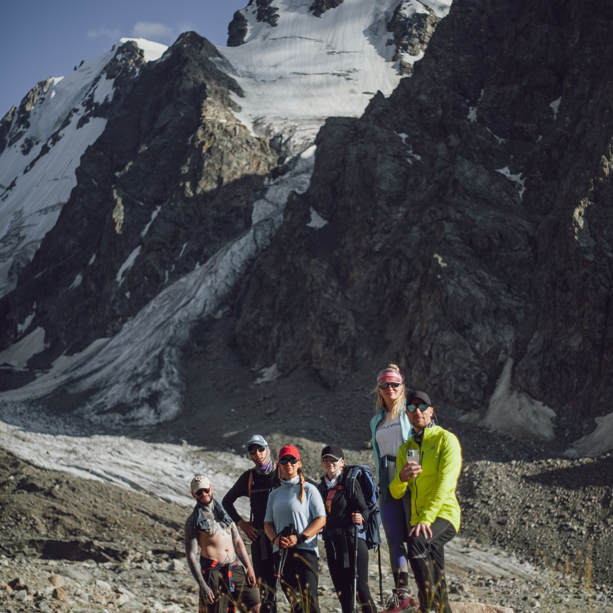 * Акклиматизация в «Адыр-Су».* Восхождение на Эльбрус с юга с опытными гидами.* Качественное снаряжение.* Незабываемые впечатления и потрясающие виды.
