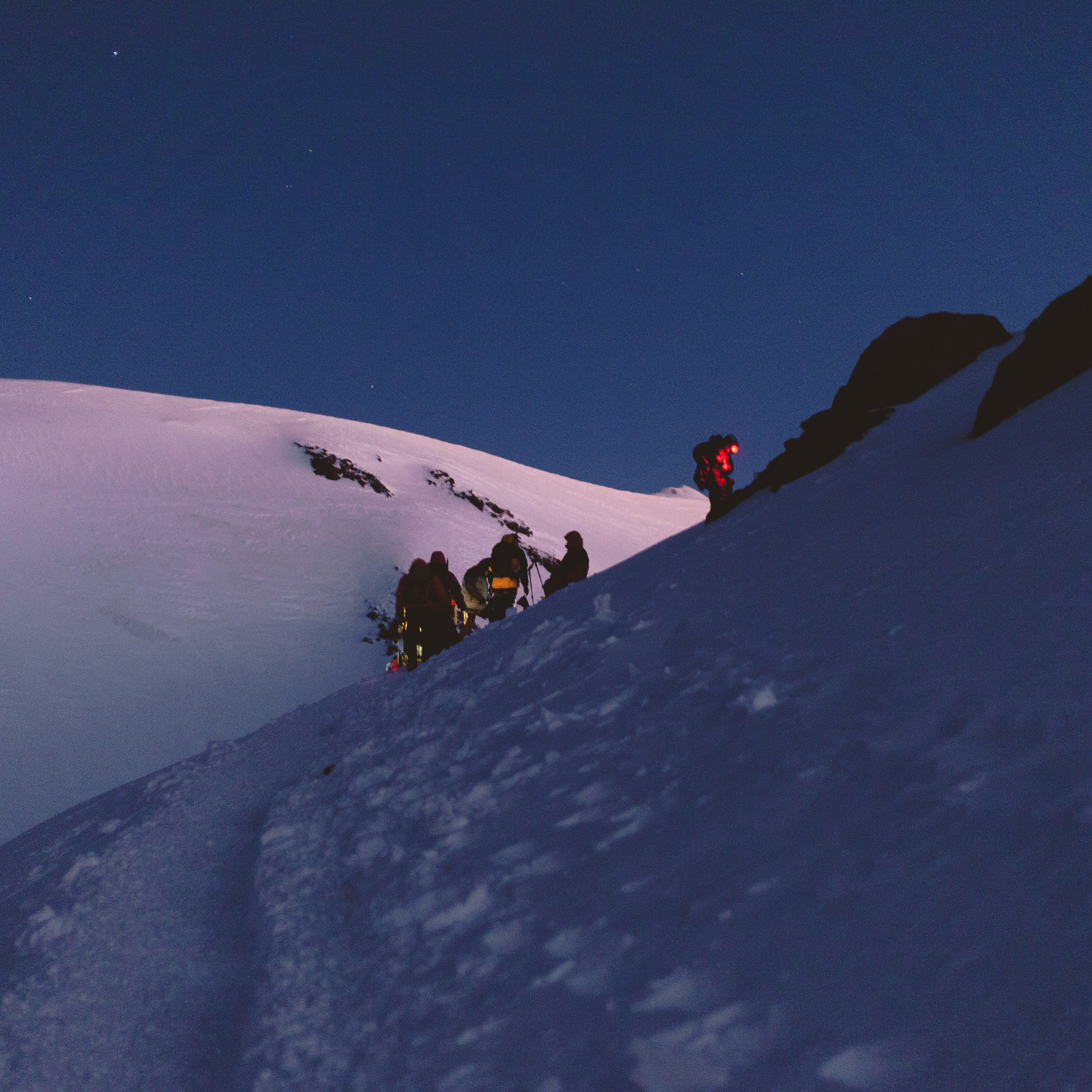 Две вершины Эльбруса. Штурм. Уникальные экспедиции — LUCKY CLAN