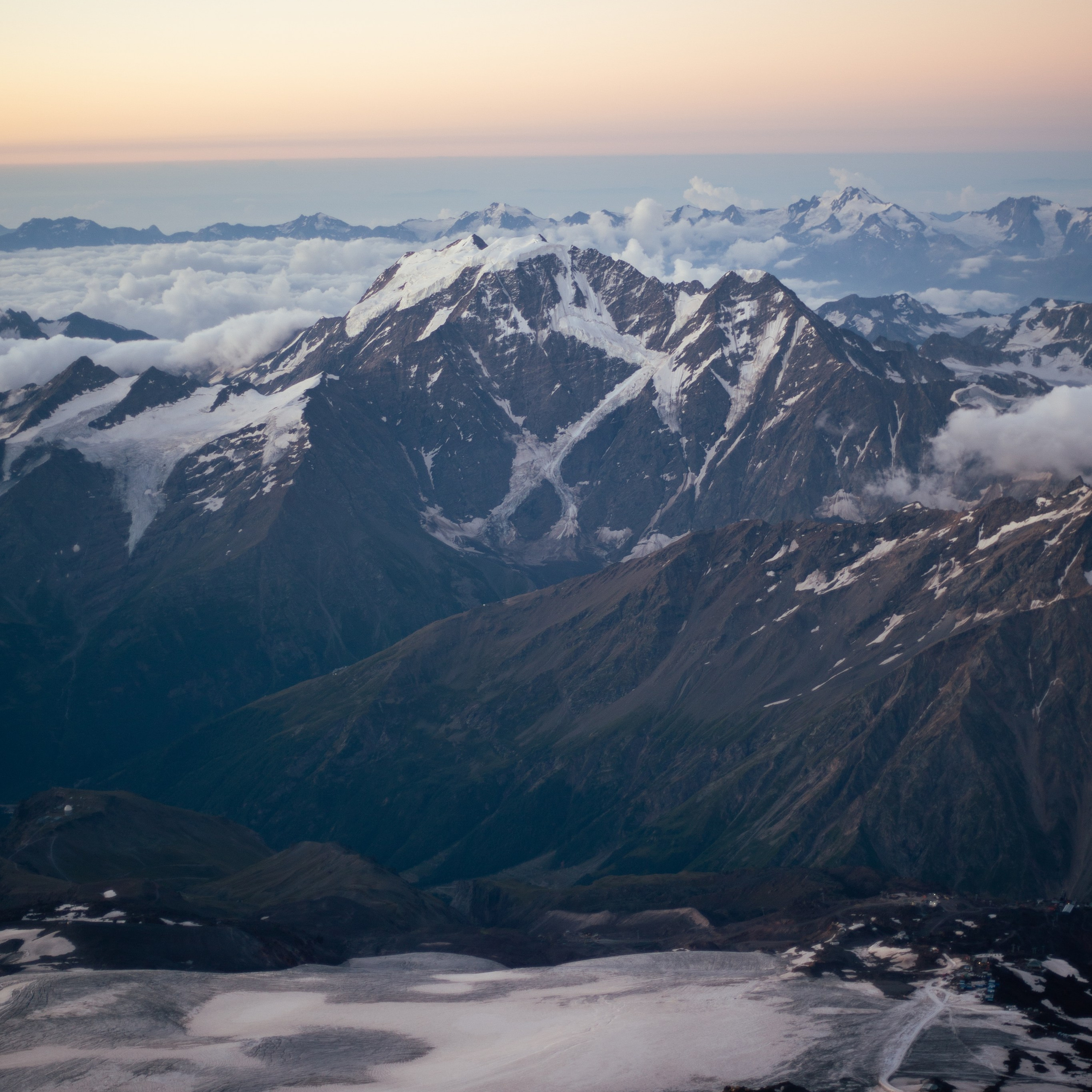 Вершина Эльбруса. Восхождение на Эльбрус. Самая высокая точка Европы 5642