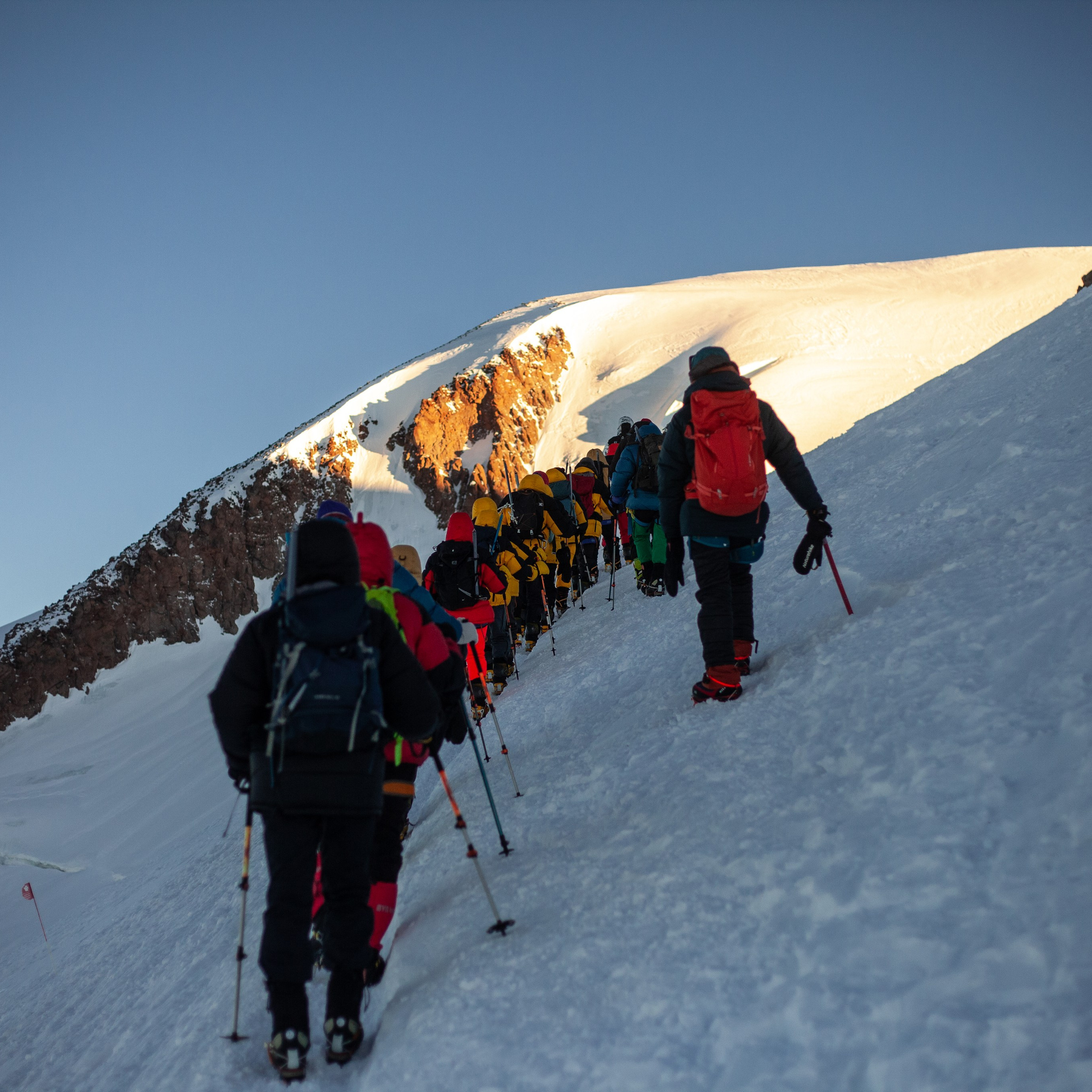 Восхождение на Эльбрус. Июнь 2024. Уникальные экспедиции — LUCKY CLAN