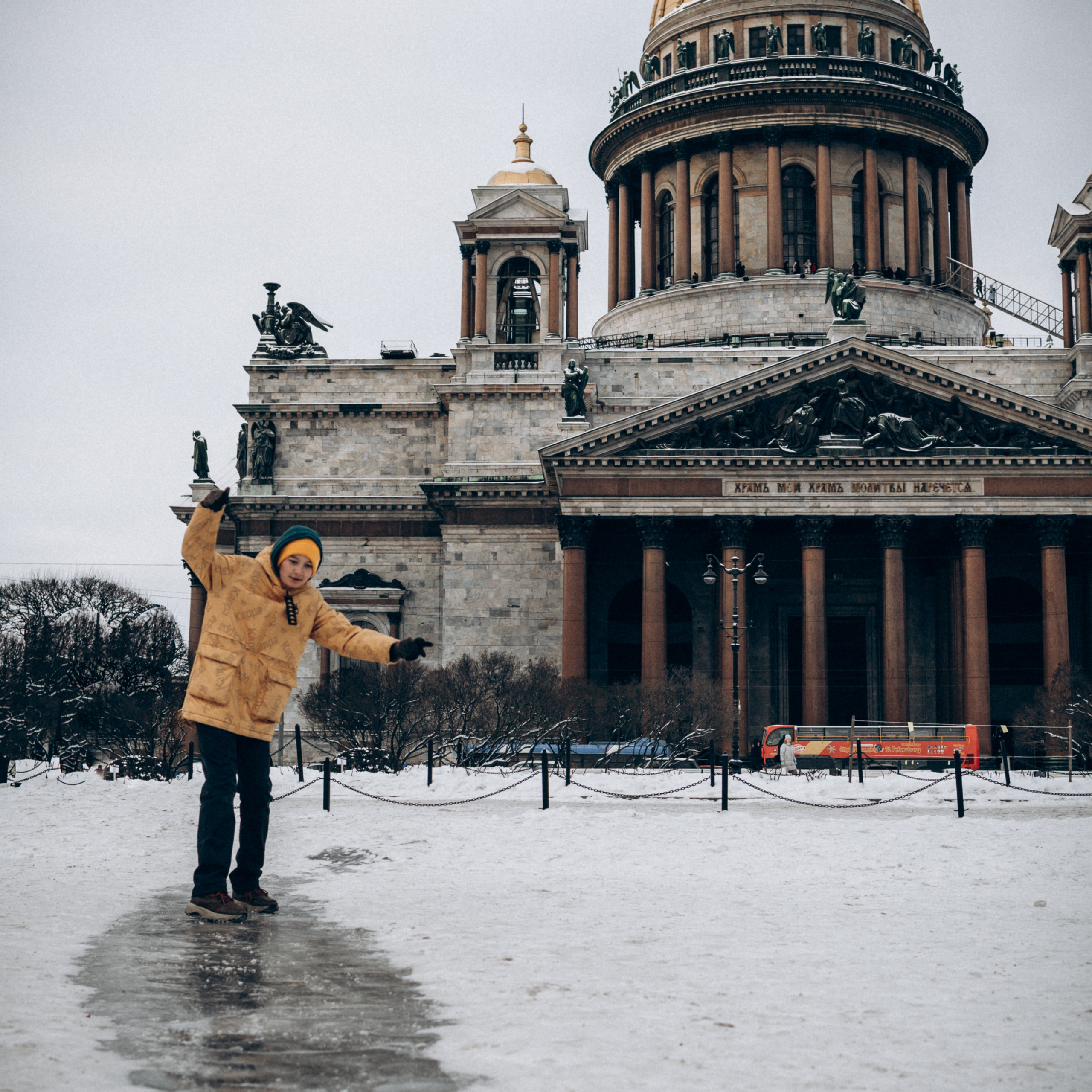 Прогулка по СПб. Эля с семьей