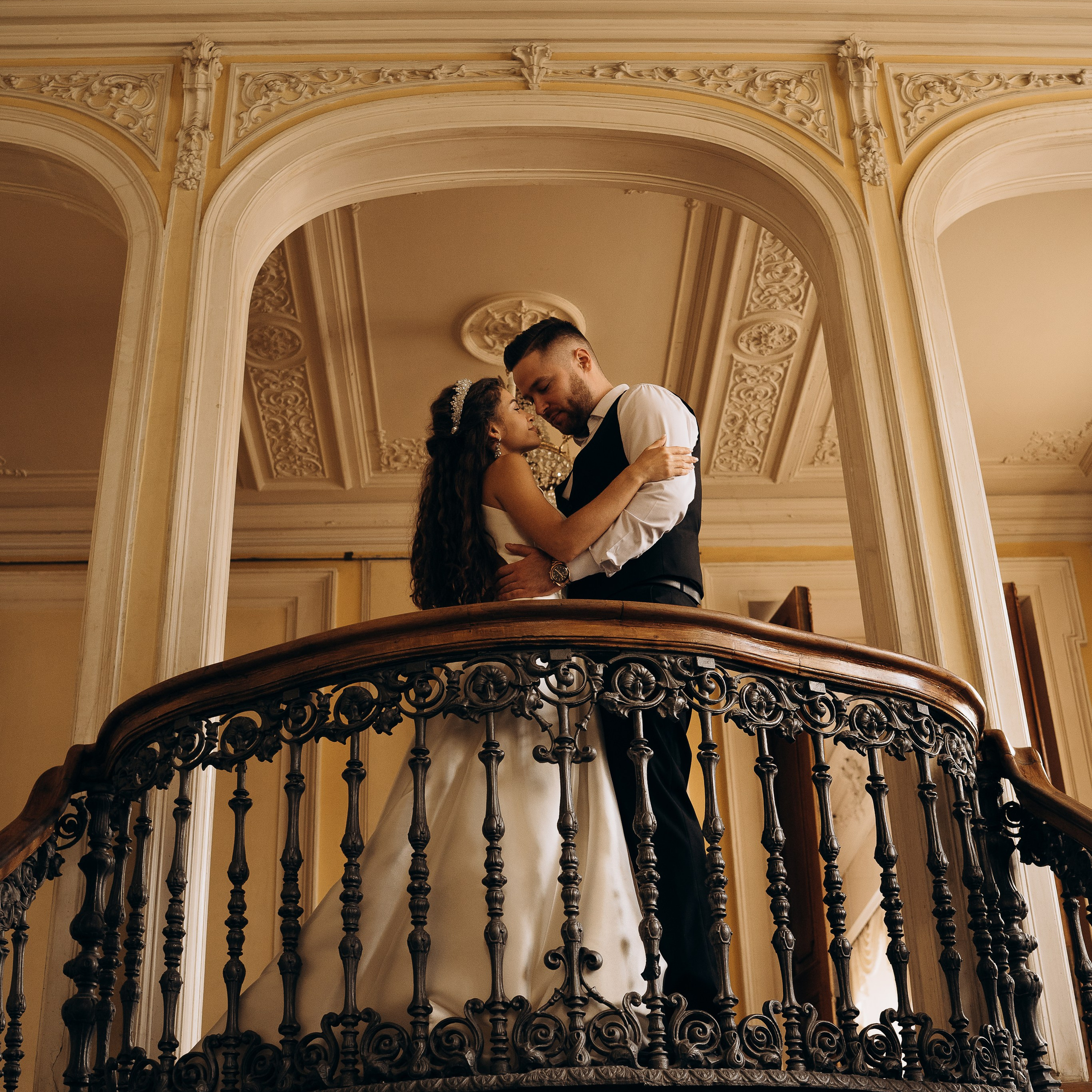 Свадебная фотосессия в библиотеке