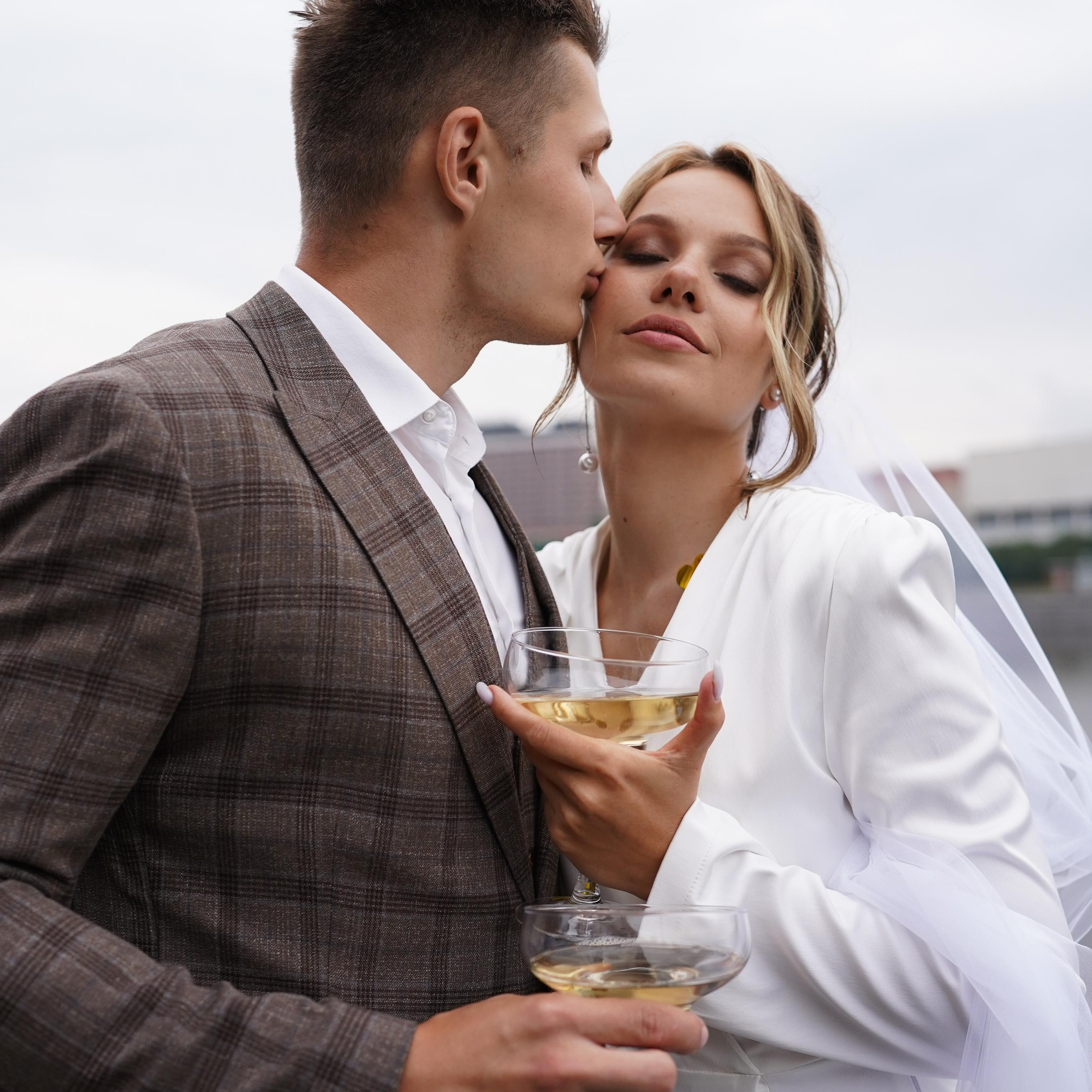 Камерная свадьба-прогулка в городе