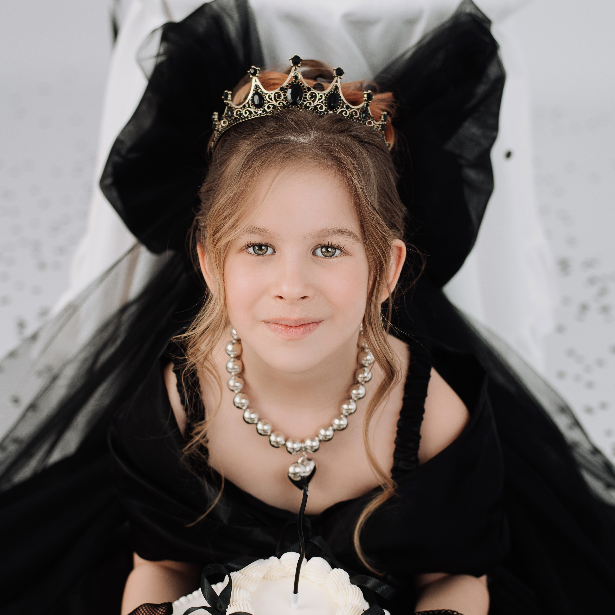 Мира QUEEN BIRTHDAY