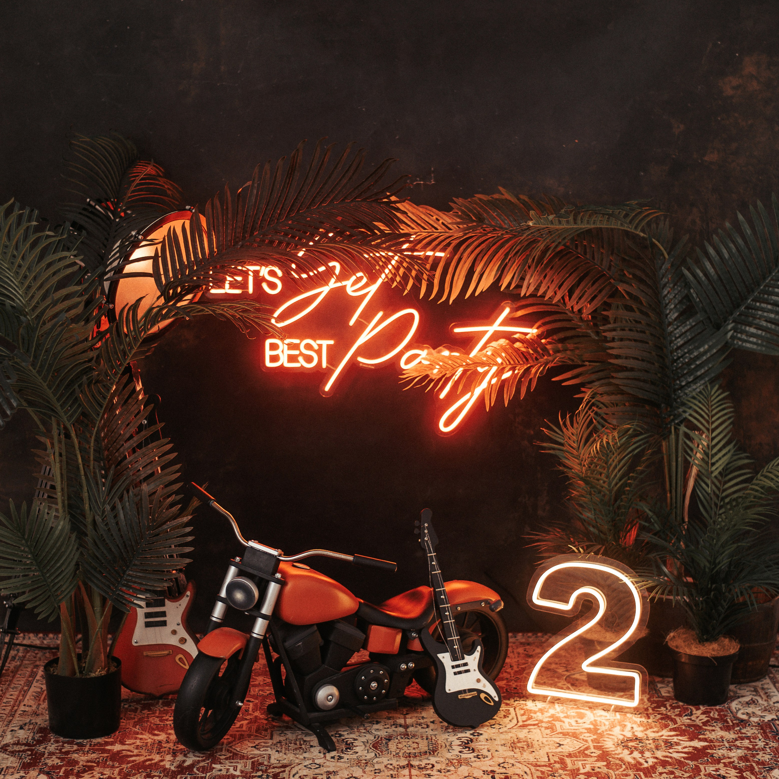 Локация «LET'S GET BEST PARTY»
