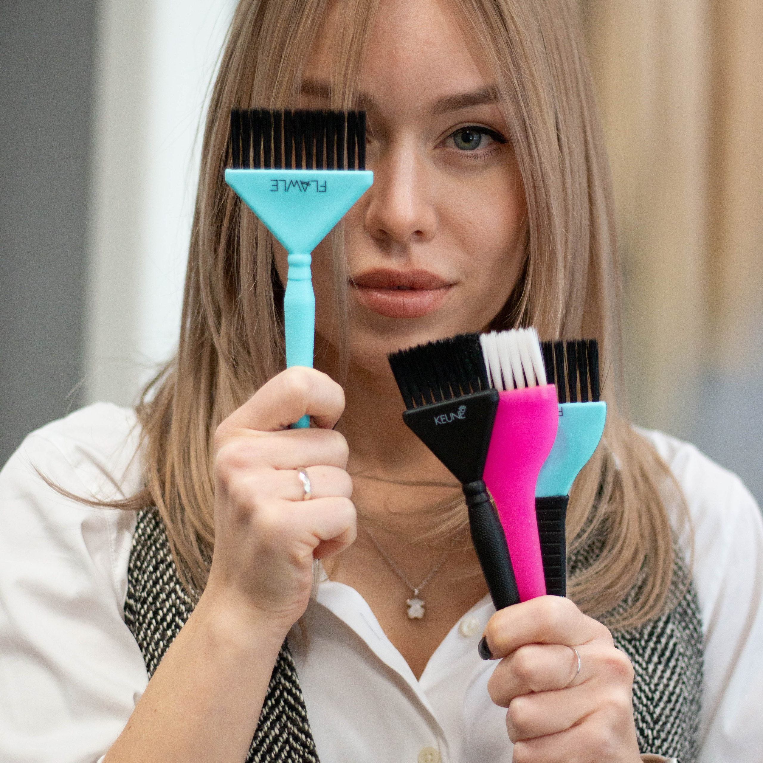 Настя- стилист по волосам