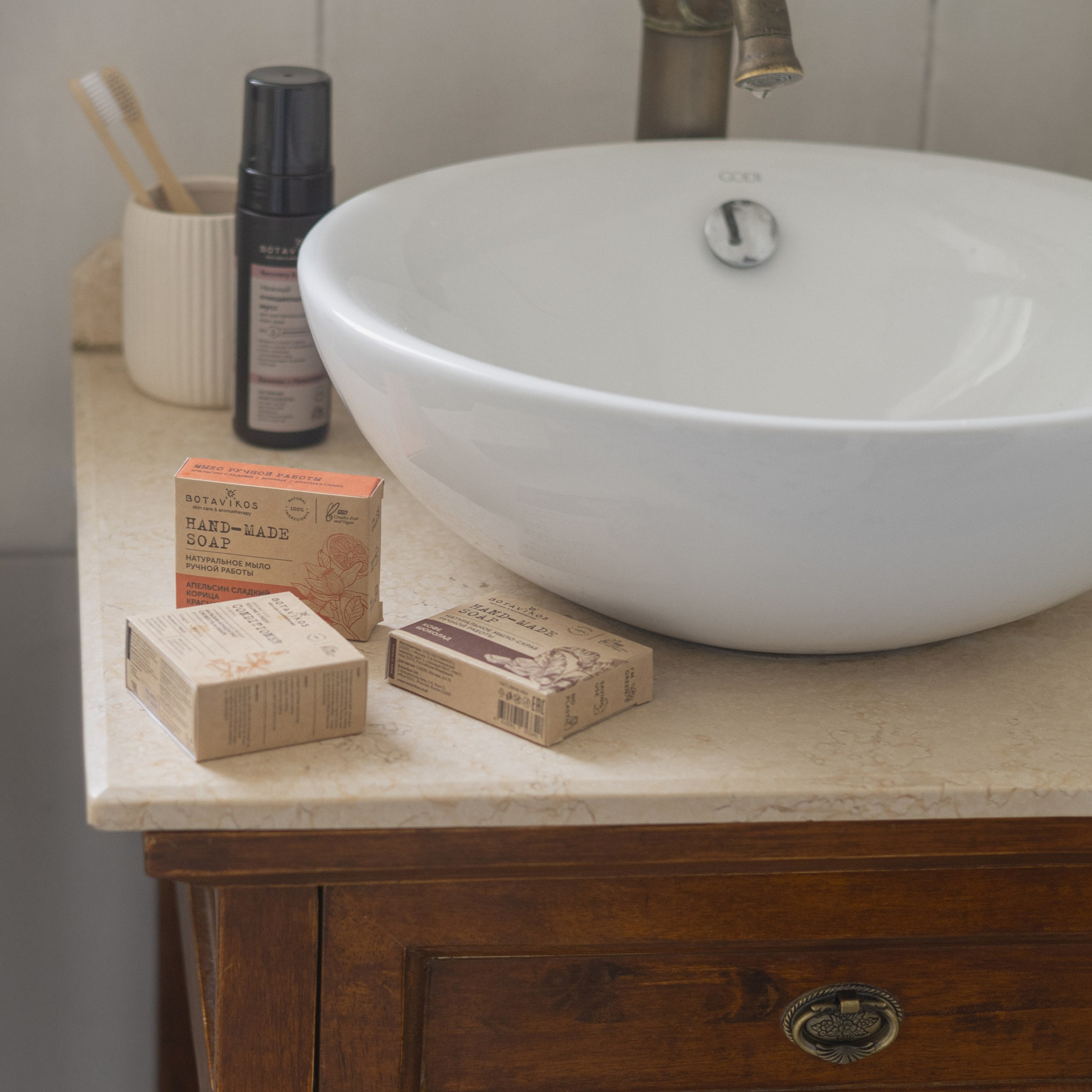 Контент для соц. сетей «Косметика Vintage room». Фуд-фотограф и SMM в Москве