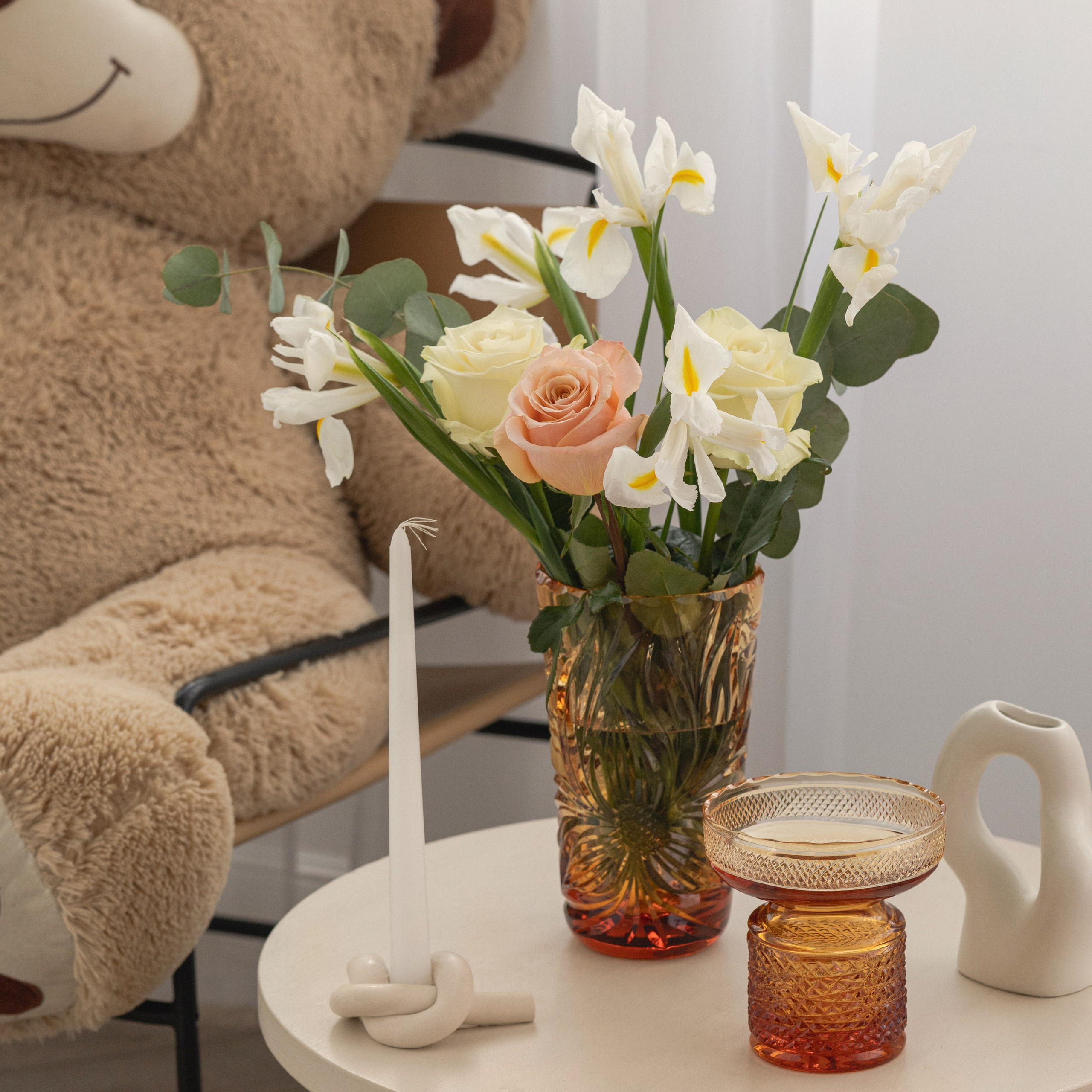 Обложка для видео «Мастер-класс по составлению весеннего букета для дома». Фуд-фотограф и SMM в Москве